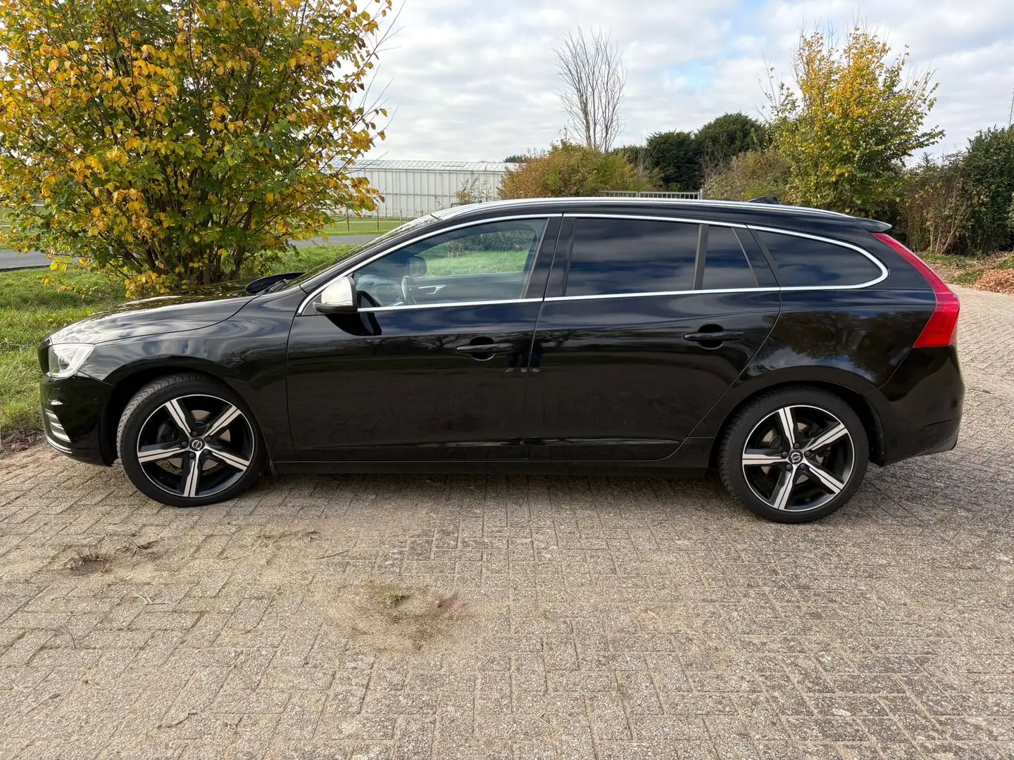 Volvo V60 V60 2.0 T4 Business Sport Zwart - 1