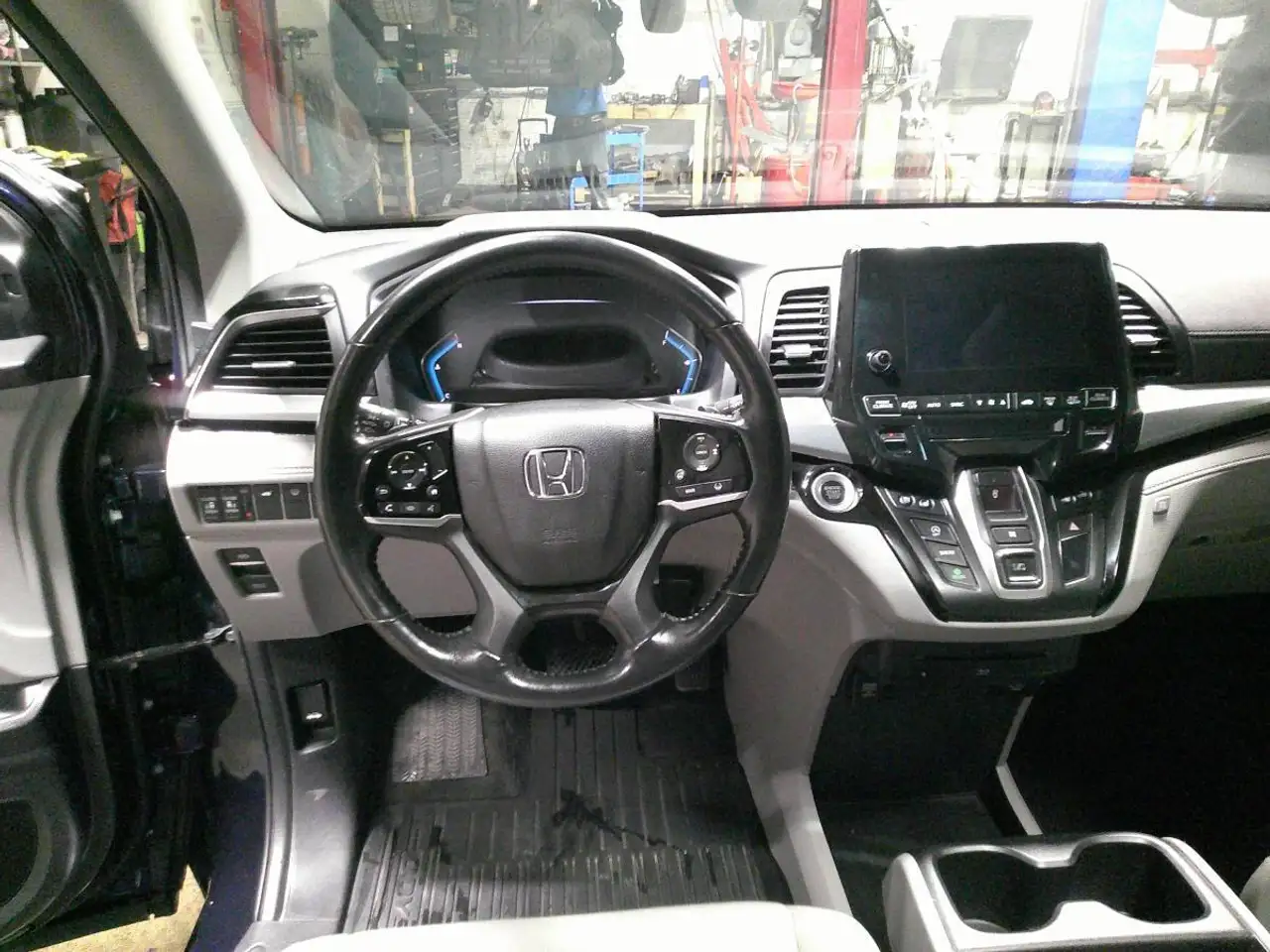 Honda Odyssey снимка Honda Odyssey