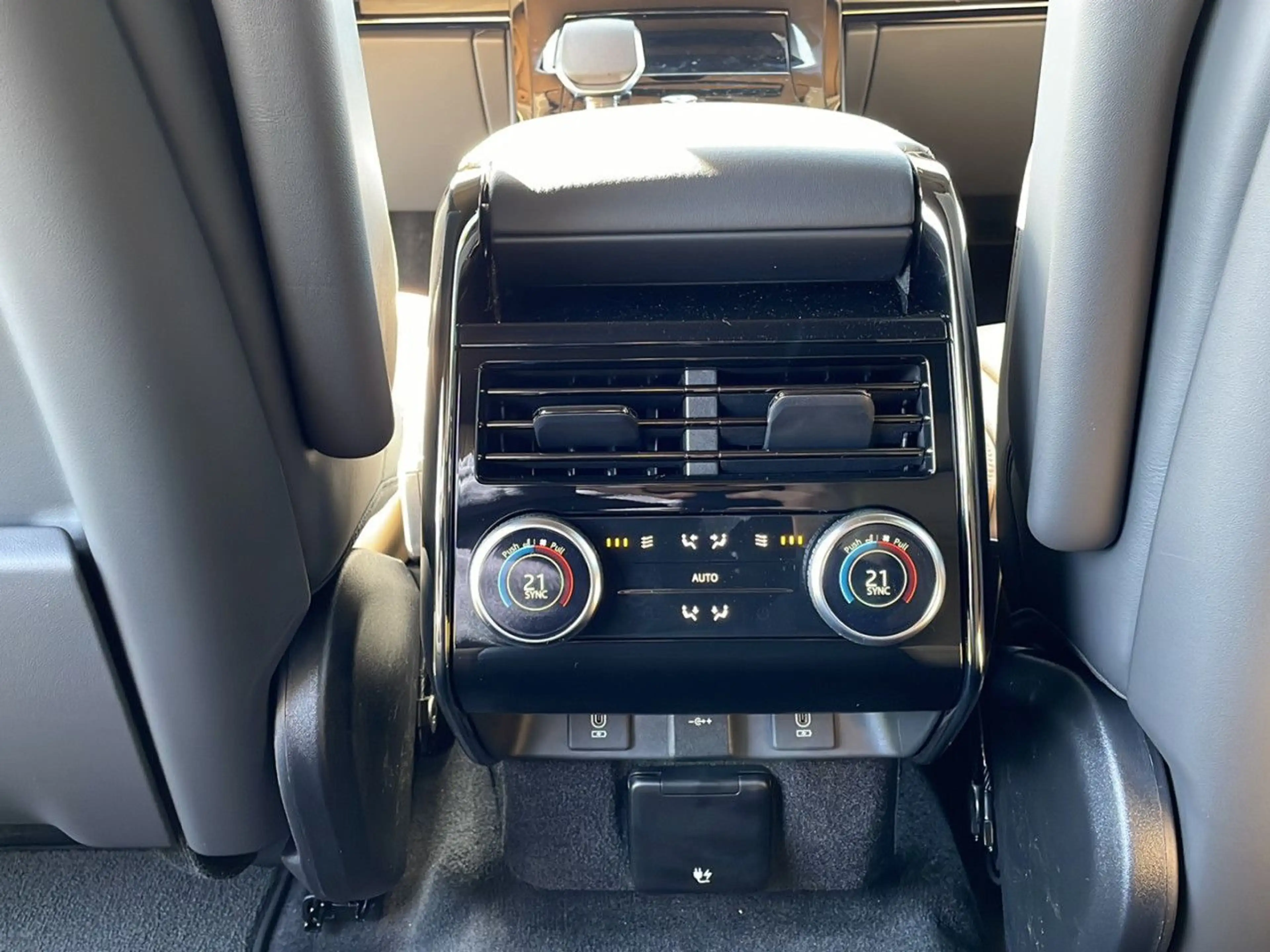 Land Rover Range Rover Sport D300 Dynamic HSE — photo 23