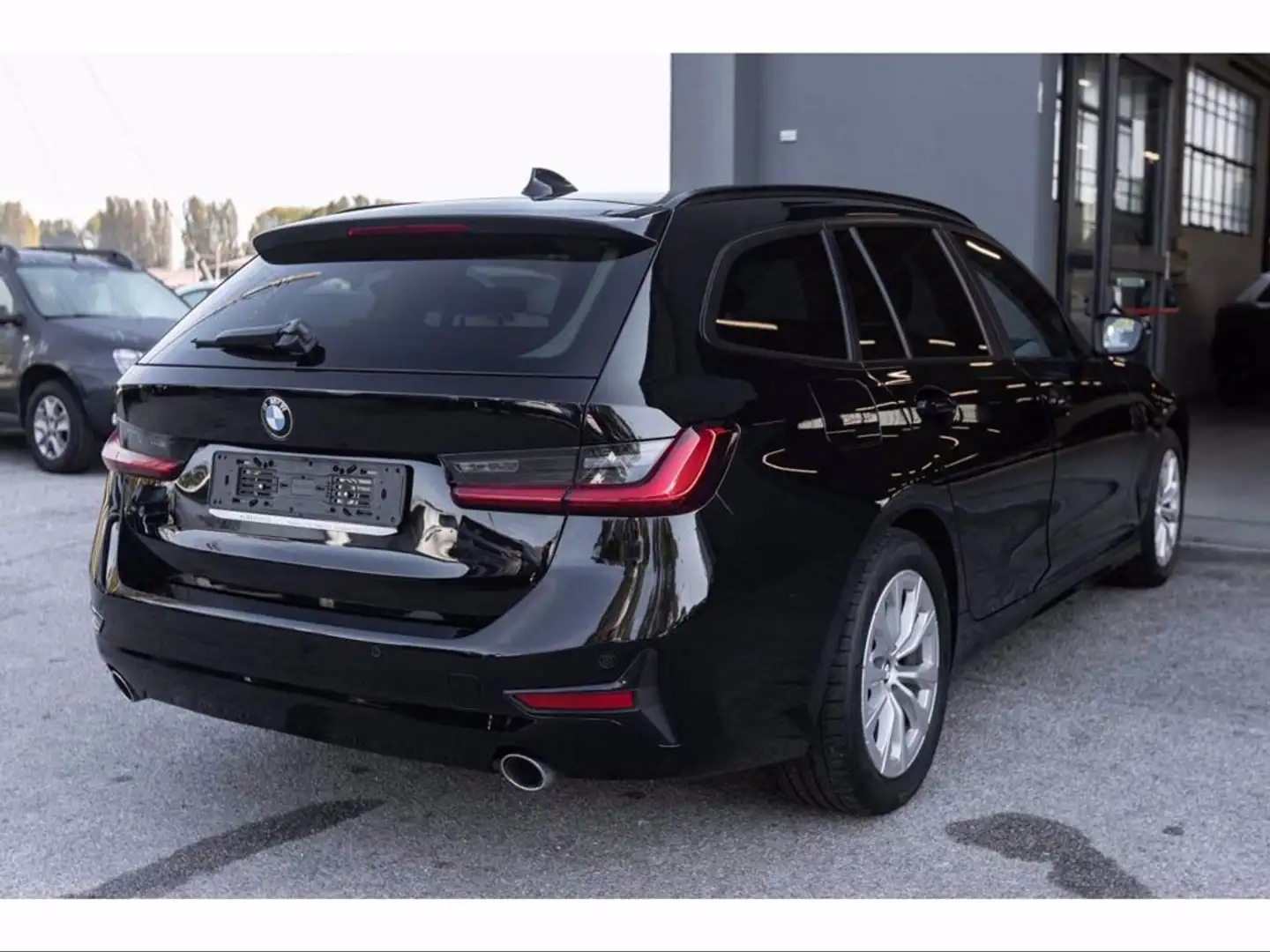 BMW 318 d Touring Business Advantage aut. Nero - 2