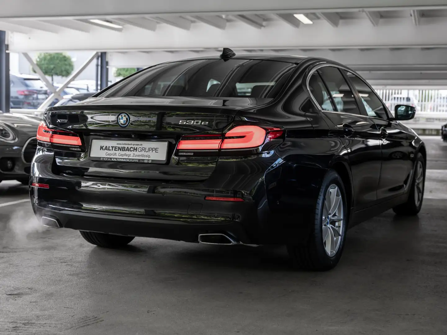 BMW 530 e xDrive FACEL. HUD LED ACC W-LAN NAVI SHZ Noir - 2