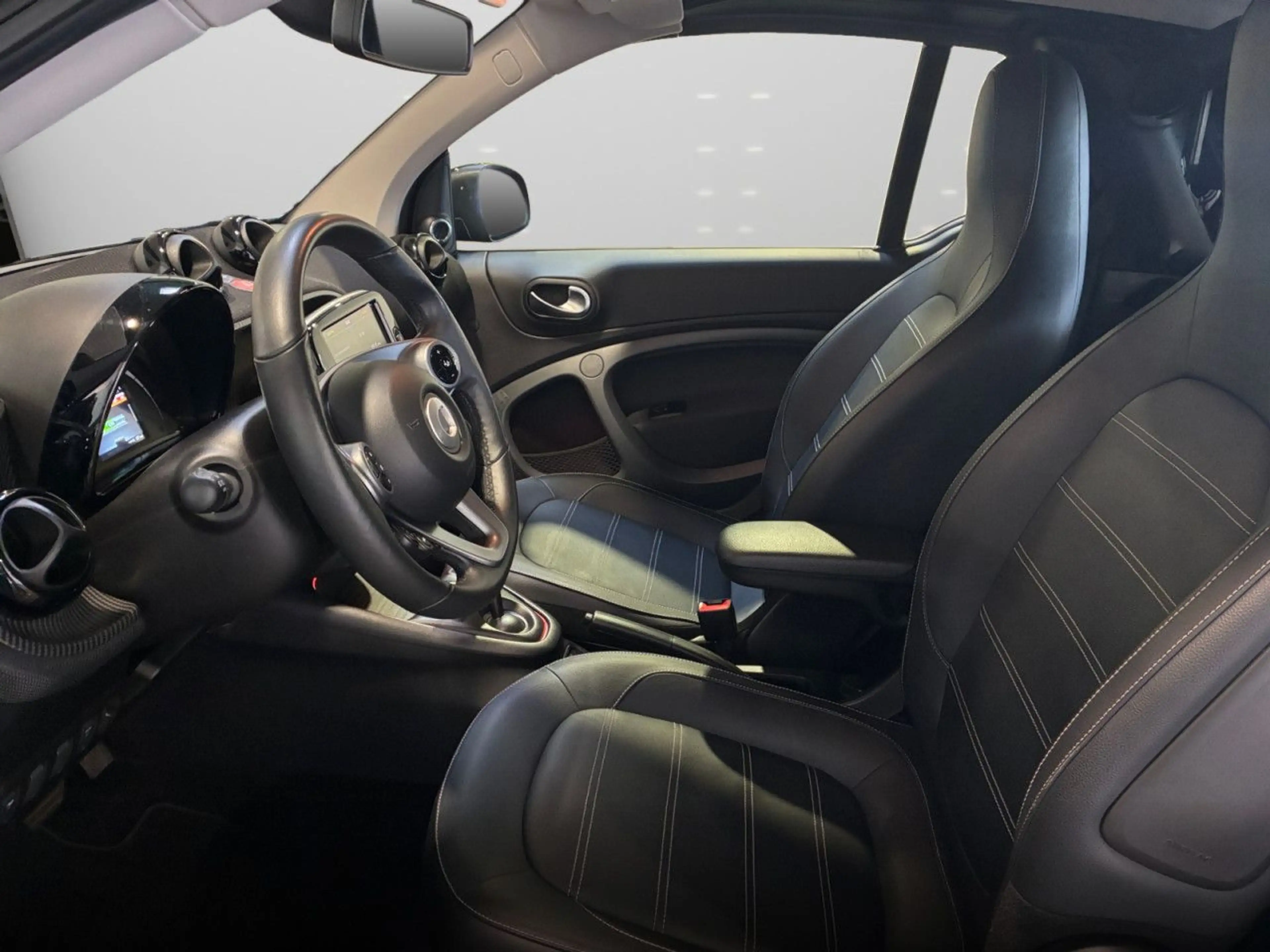 smart forTwo cabrio 60kWed prime SHZ PDC+Kamera Ambiente — photo 11