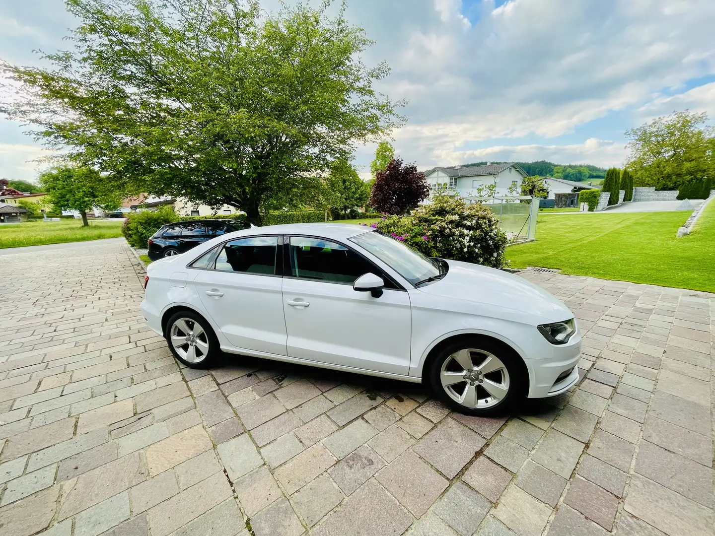 Audi A3 Limousine Ambition 2,0 TDI Gletscherweiß Metallic - 2