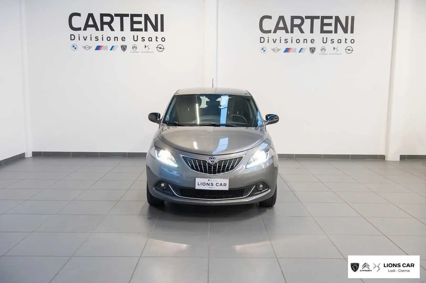 Lancia Ypsilon 3ª serie 1.0 FireFly 5 porte S&S Hybrid Platino Grijs - 2