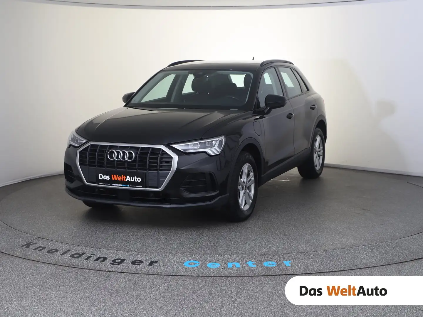 Audi Q3 e-tron 45 TFSI e Schwarz - 1