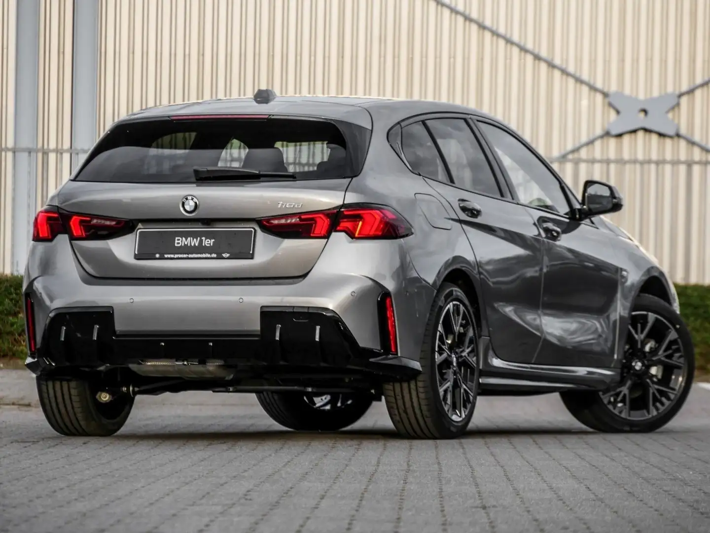 BMW 118 d MSport Design HuD AHK H/K DA+ PA+ Grey - 2