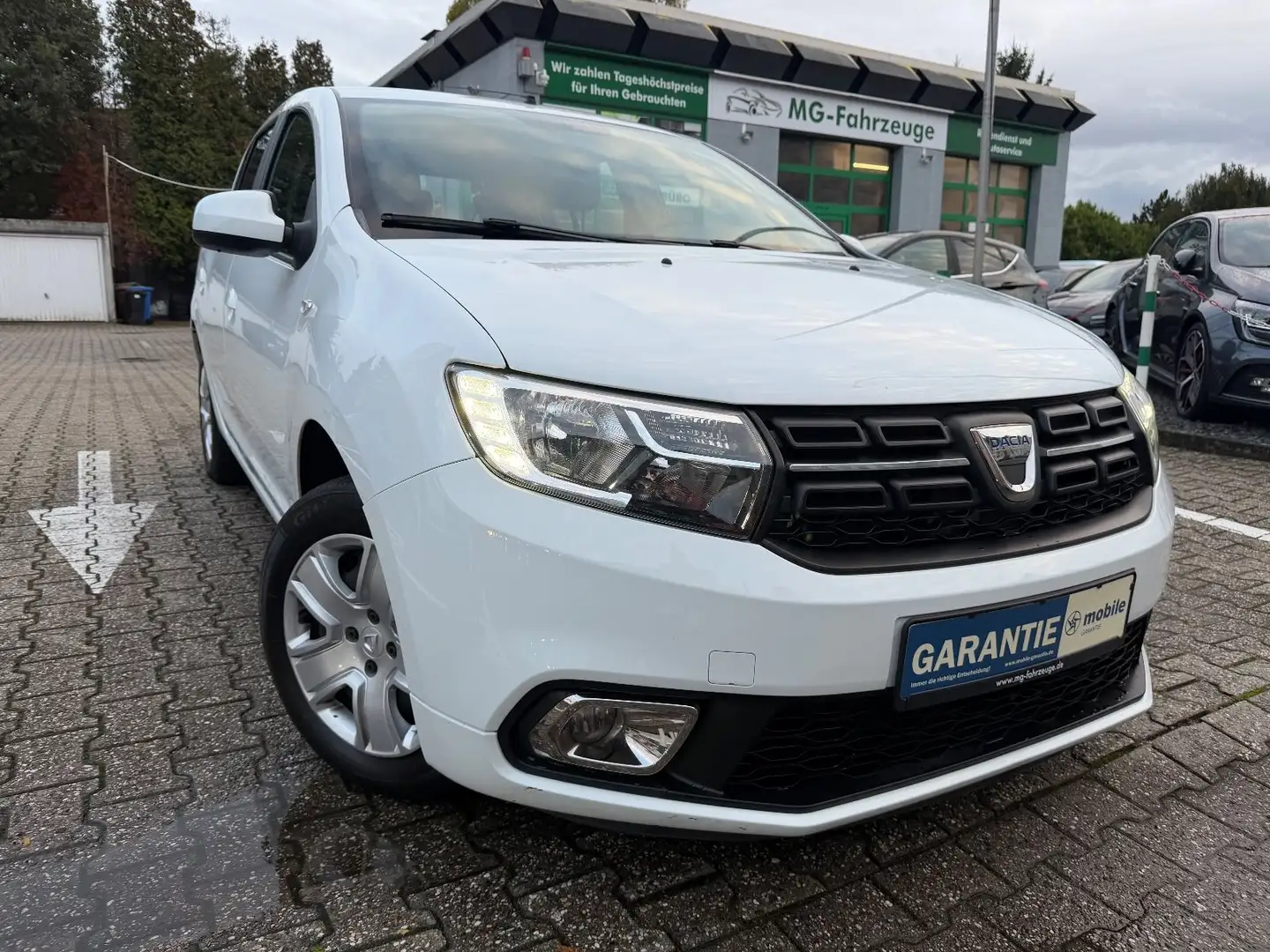 Dacia Sandero II Comfort NAVI KLIMA PDC 1-HAND Weiß - 1