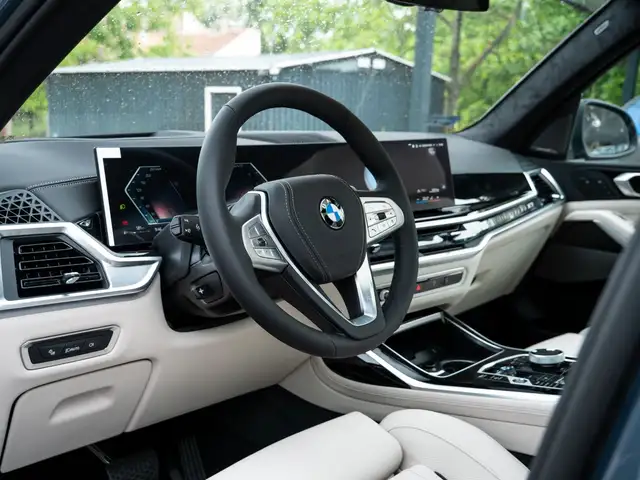 BMW X7 view 14
