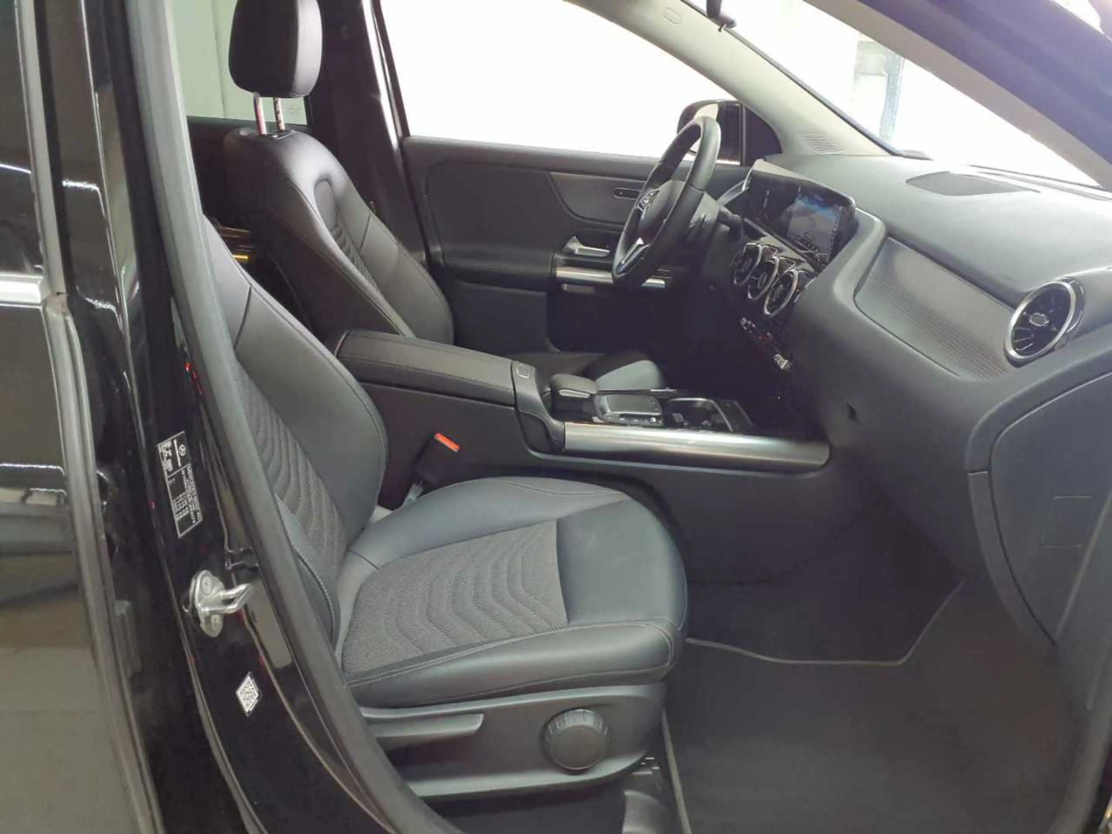 Mercedes-Benz GLA 220 GLA 220 d 8G-Progressive BusiP MBUX — photo 11