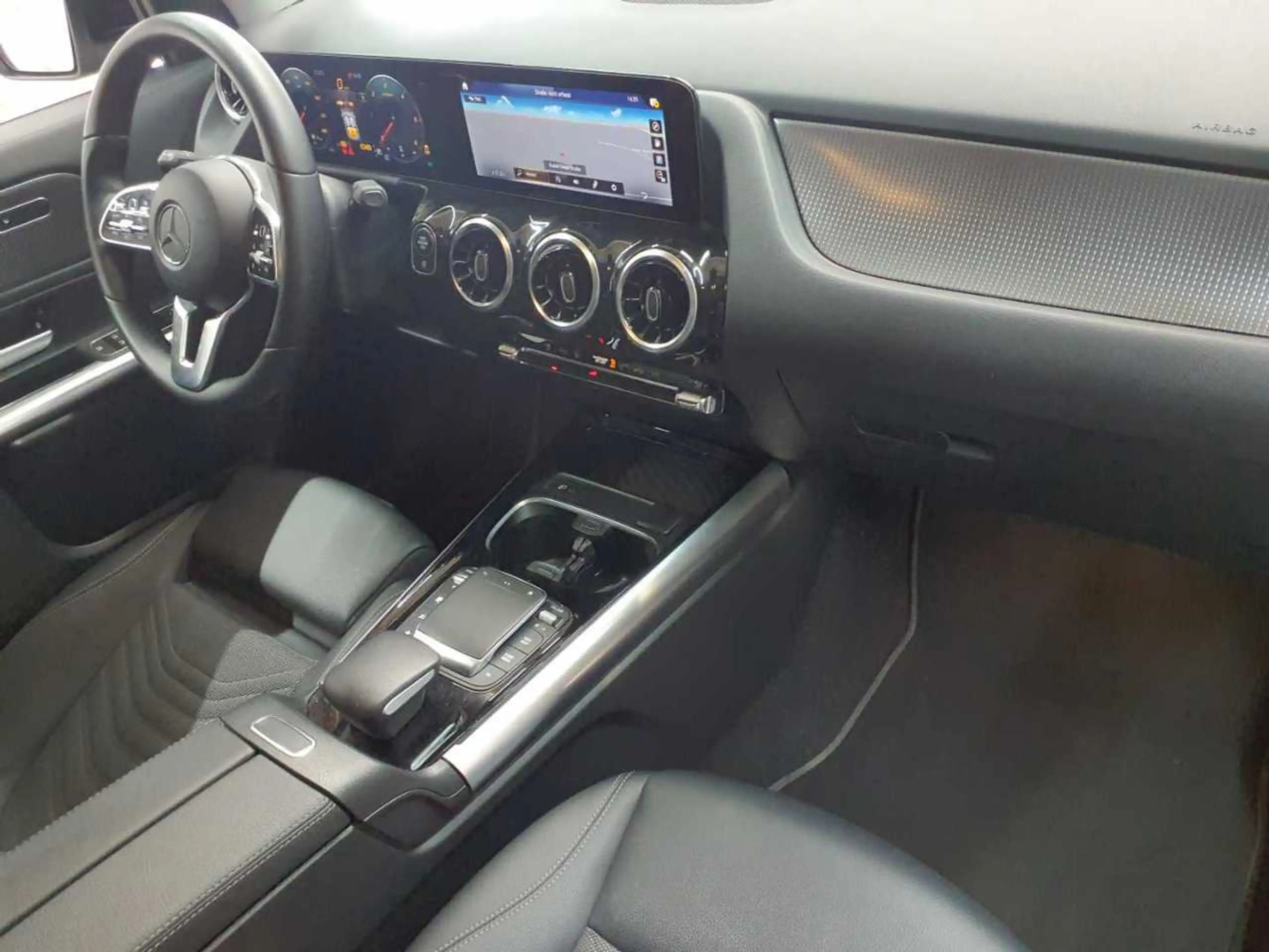 Mercedes-Benz GLA 220 GLA 220 d 8G-Progressive BusiP MBUX — photo 12
