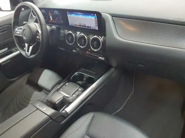 Mercedes-Benz 220 view 12