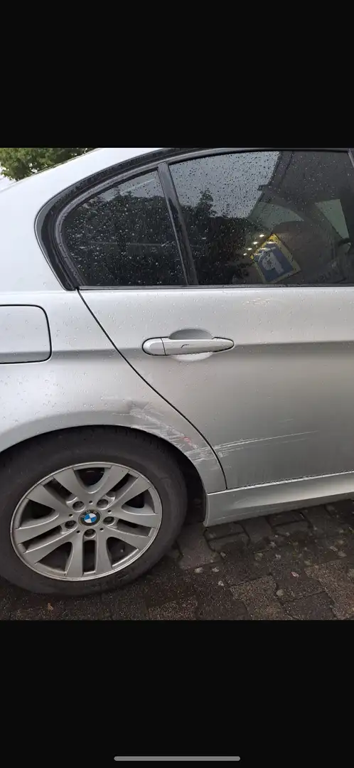 BMW 318 318i Silber - 2