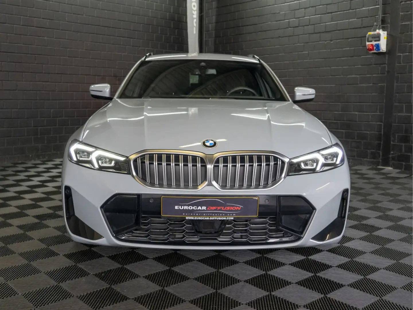 BMW 330 330i xDrive M-Sport Touring 245CV Hayon, ACC, Sièg Gris - 2