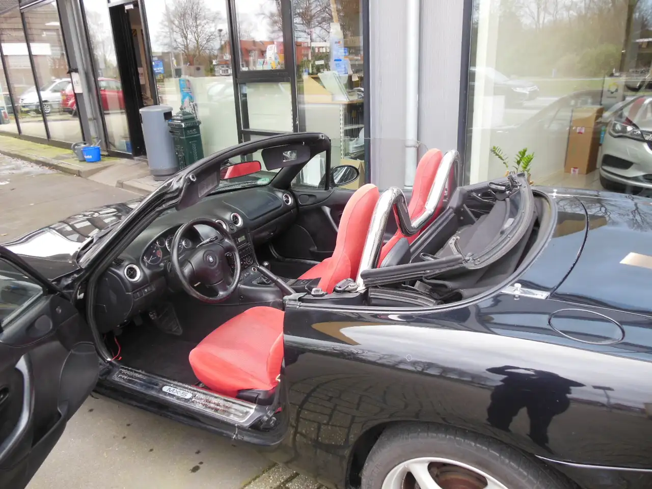 Mazda MX-5 1.8i Staat in De Krim, foto 10