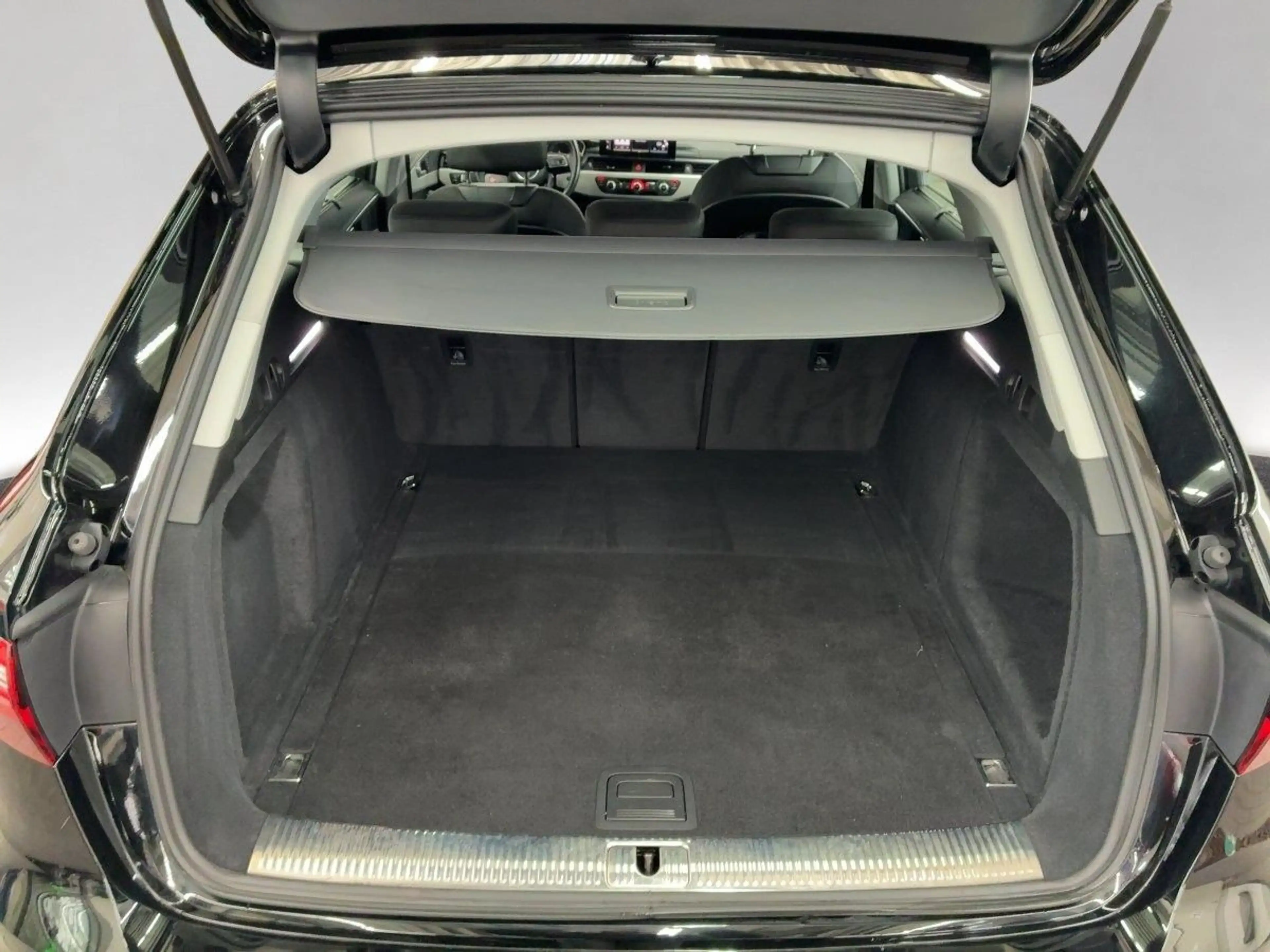 Audi A4 35 TDI S tronic DAB PDC Sitzheizung — photo 10