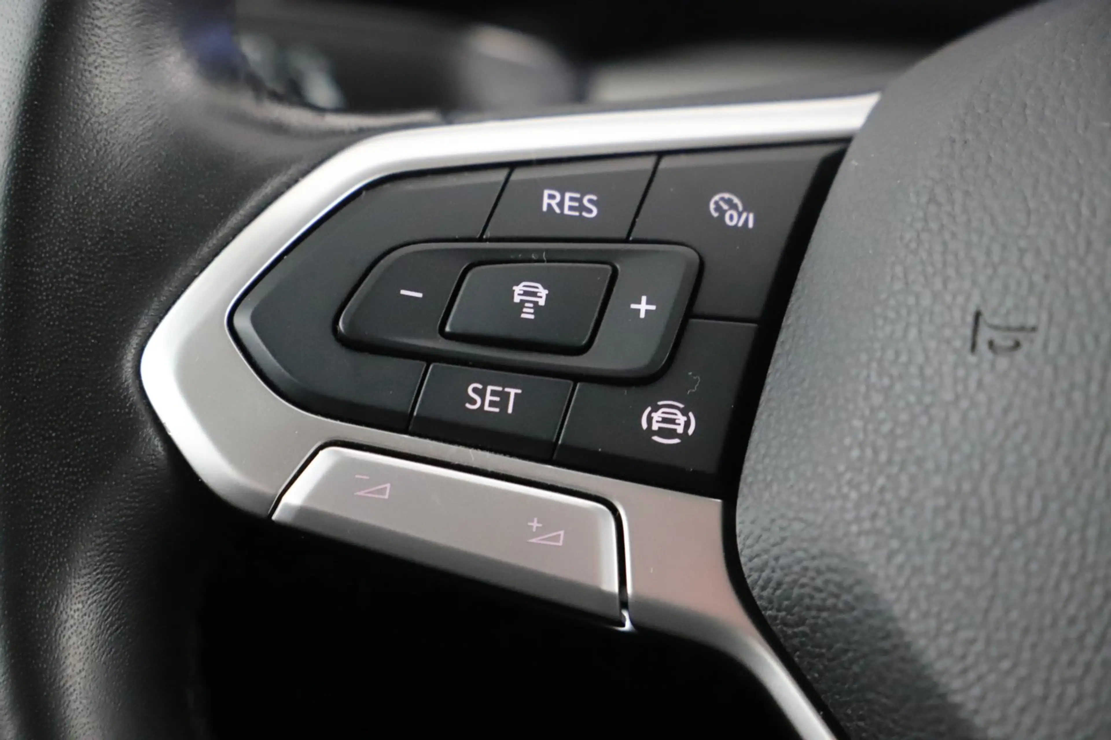 Volkswagen Golf Life TDI — photo 9