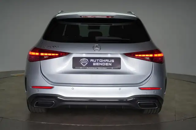 Mercedes-Benz C-Class view 4