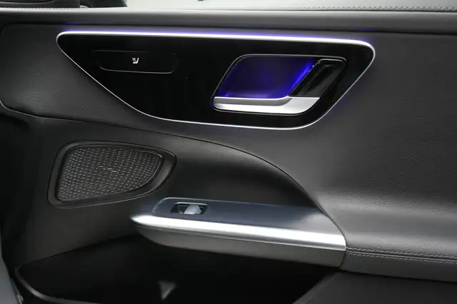 Mercedes-Benz C-Class view 10