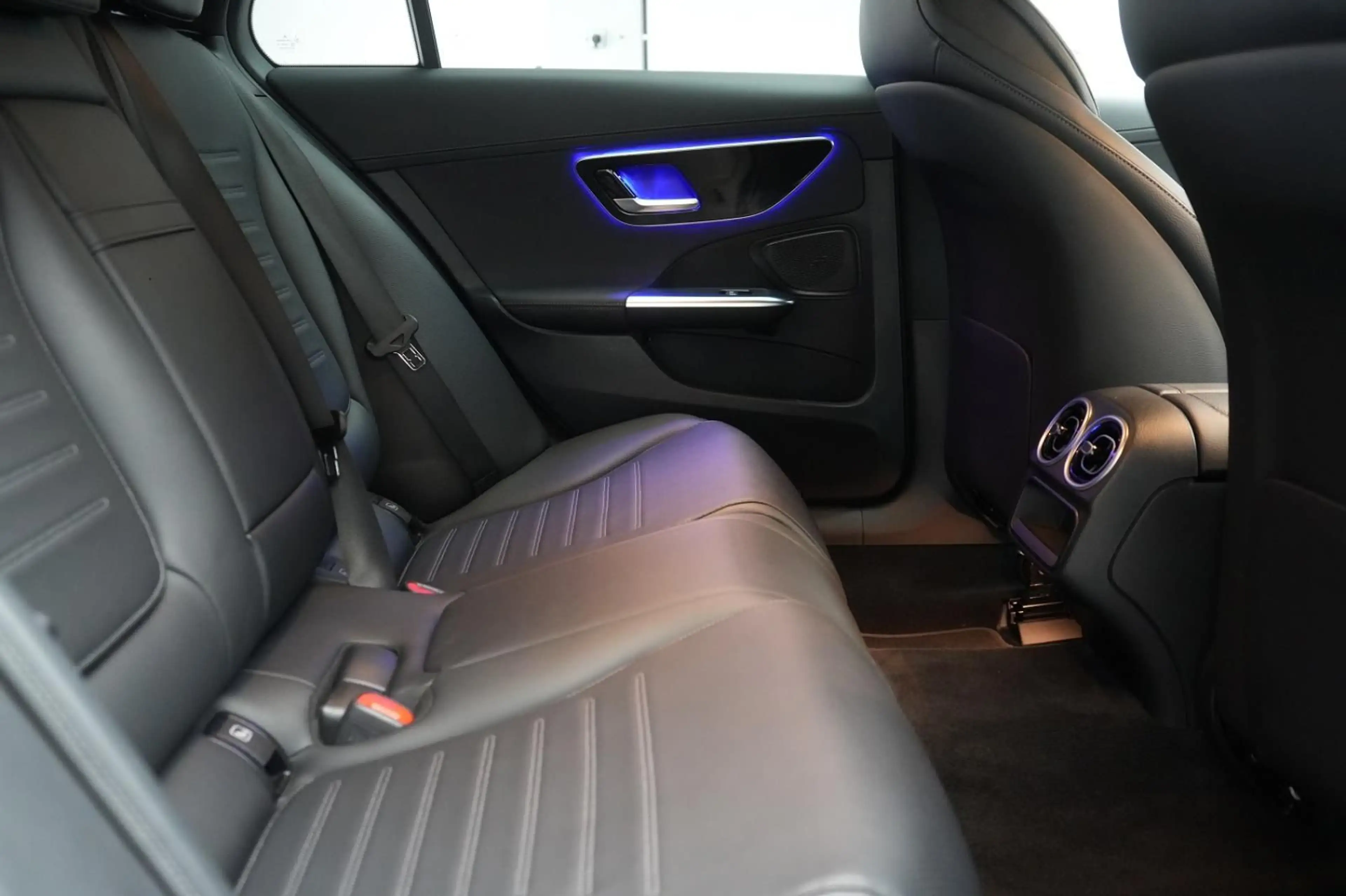 Mercedes-Benz C 300 d T 9G-Tronic AMG Leder/Distronic/Kamera/L — photo 11
