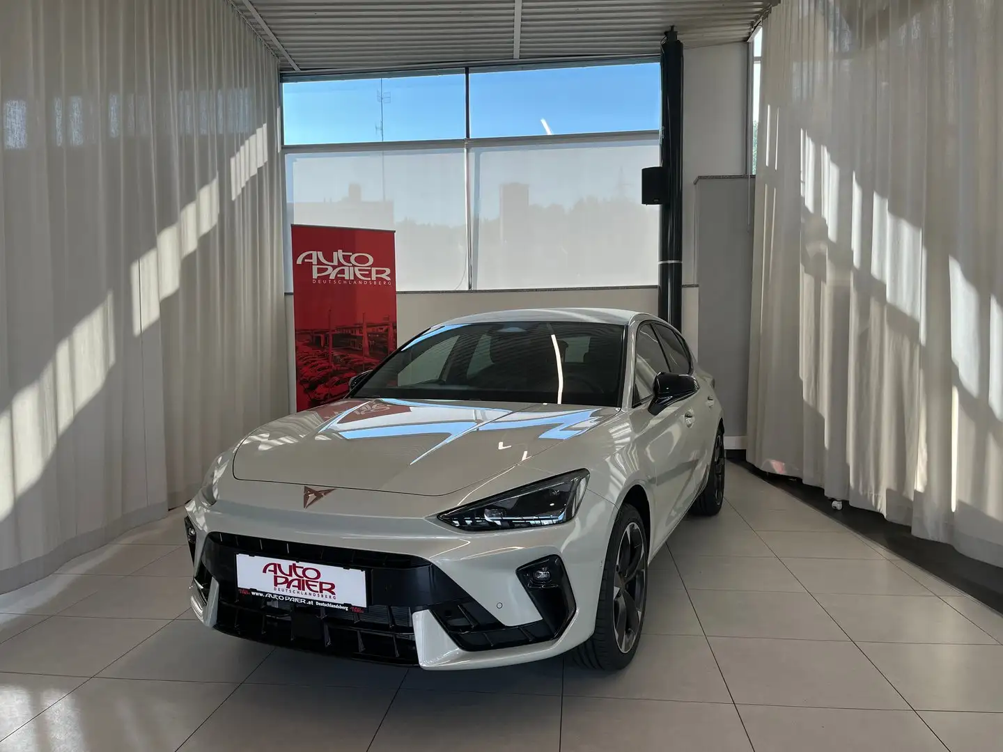 CUPRA Leon 1.5 eTSI DSG Grau - 2