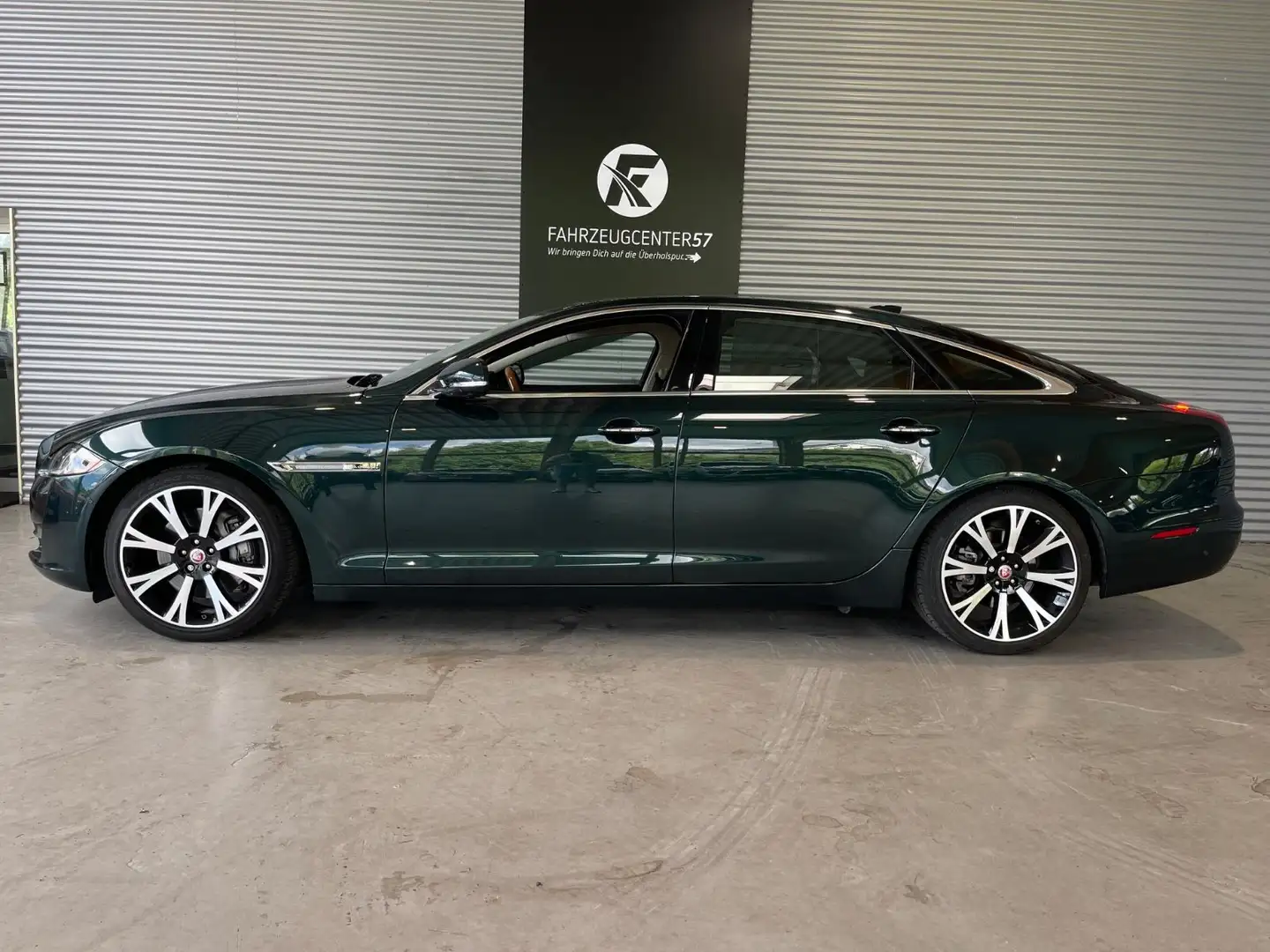 Jaguar XJ Portfolio 3.0 V6 Kompressor AWD/PANO/MERIDIAN Grün - 2