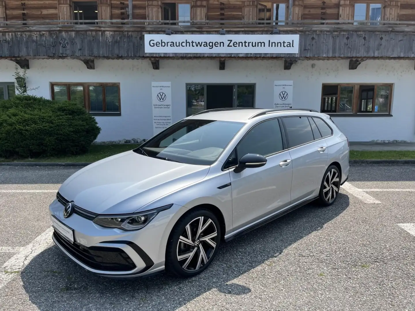 Volkswagen Golf VIII Variant 1,5 eTSI DSG R-Line (Navi+LED+RearVie Silber - 2