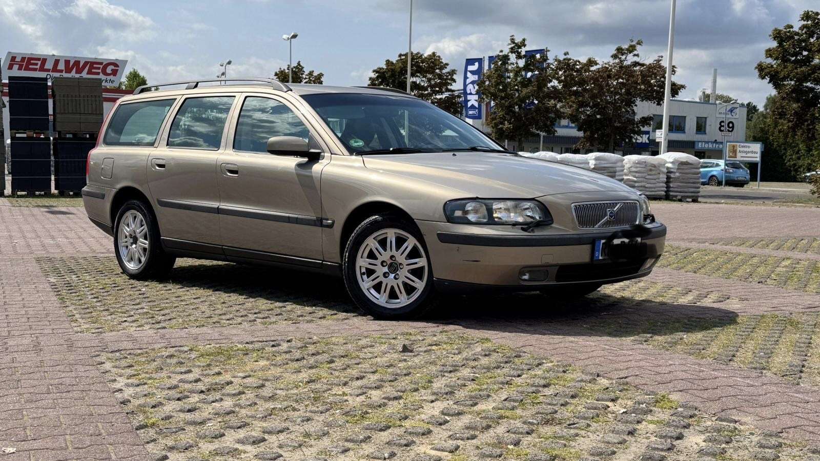 Second hand Volvo V70 2.4