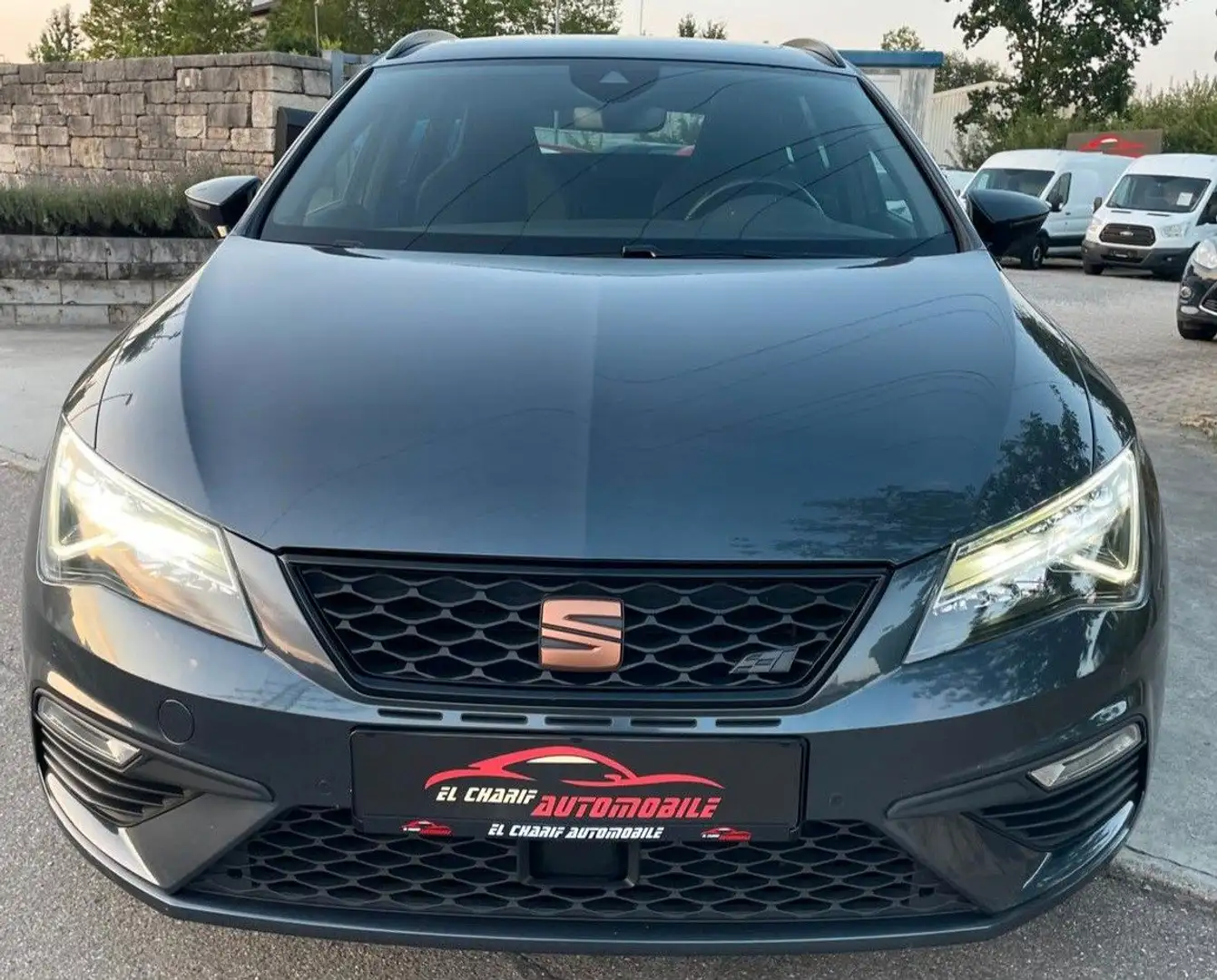 SEAT Leon ST Cupra 300 4Drive Gris - 2