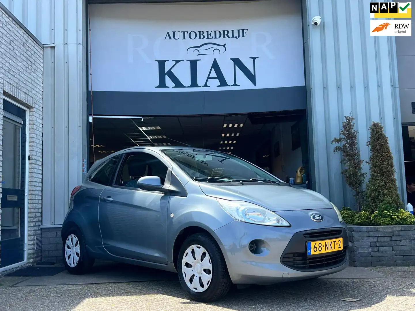 Ford Ka/Ka+ 1.2 Cool&Sound Grijs - 1