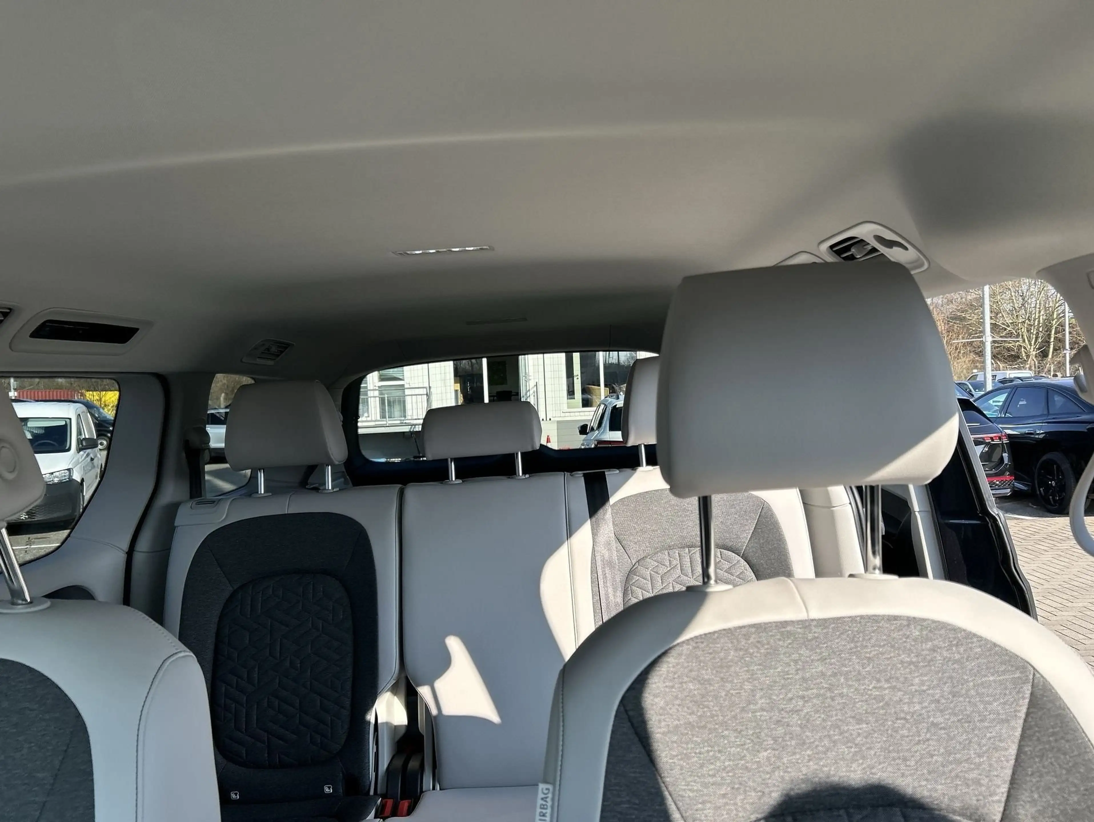 Volkswagen ID. Buzz Pro langer Radstand Motor: 86 kWh Getriebe:1-GangR — photo 12