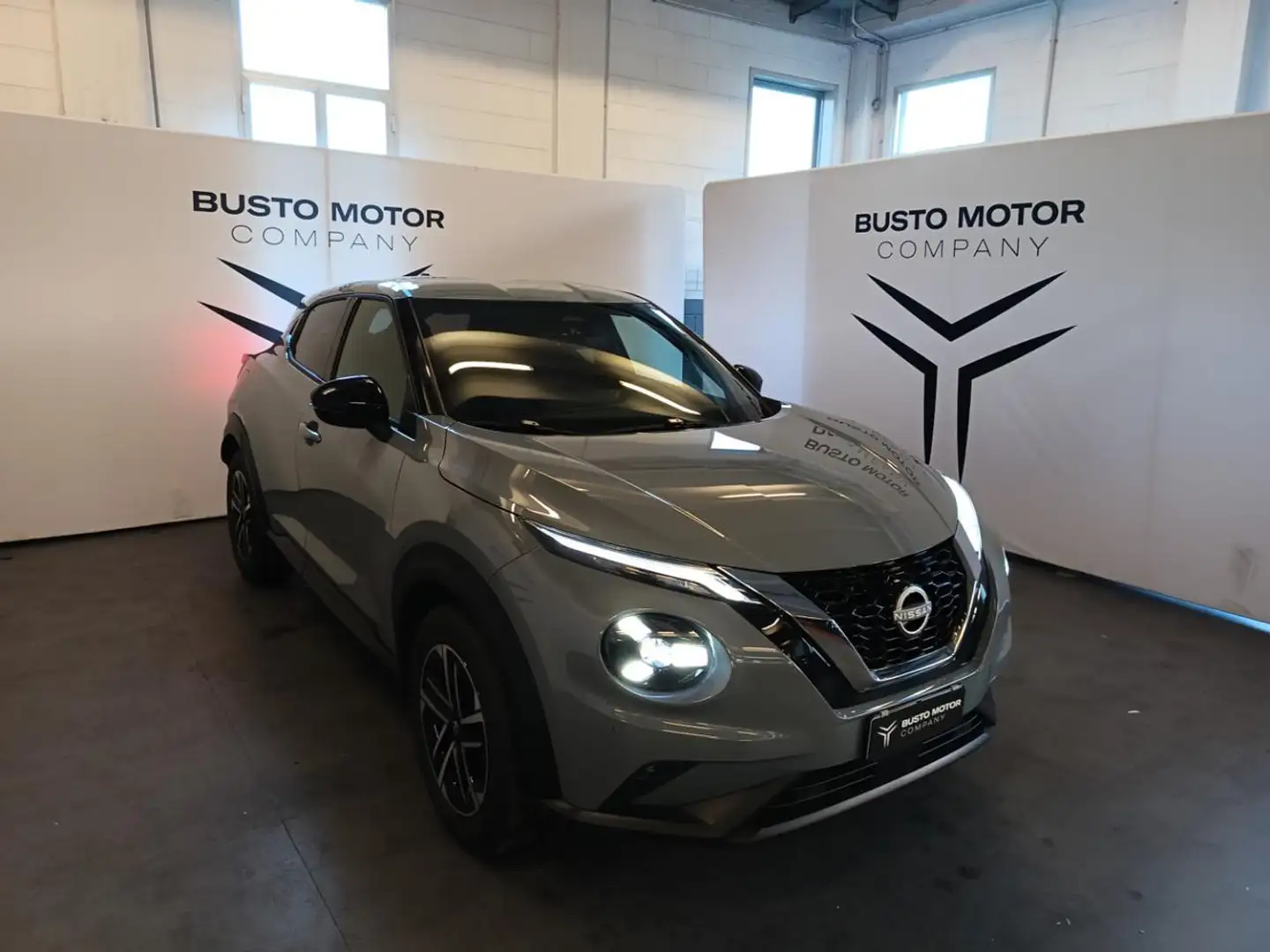 Nissan Juke 1.0 DIG-T 114 CV N-Connecta Grigio - 1