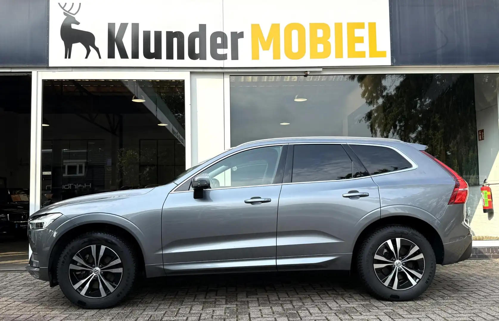 Volvo XC60 2.0 B4 Business Pro |Panorama|Trekhaak|Camera| Grigio - 2