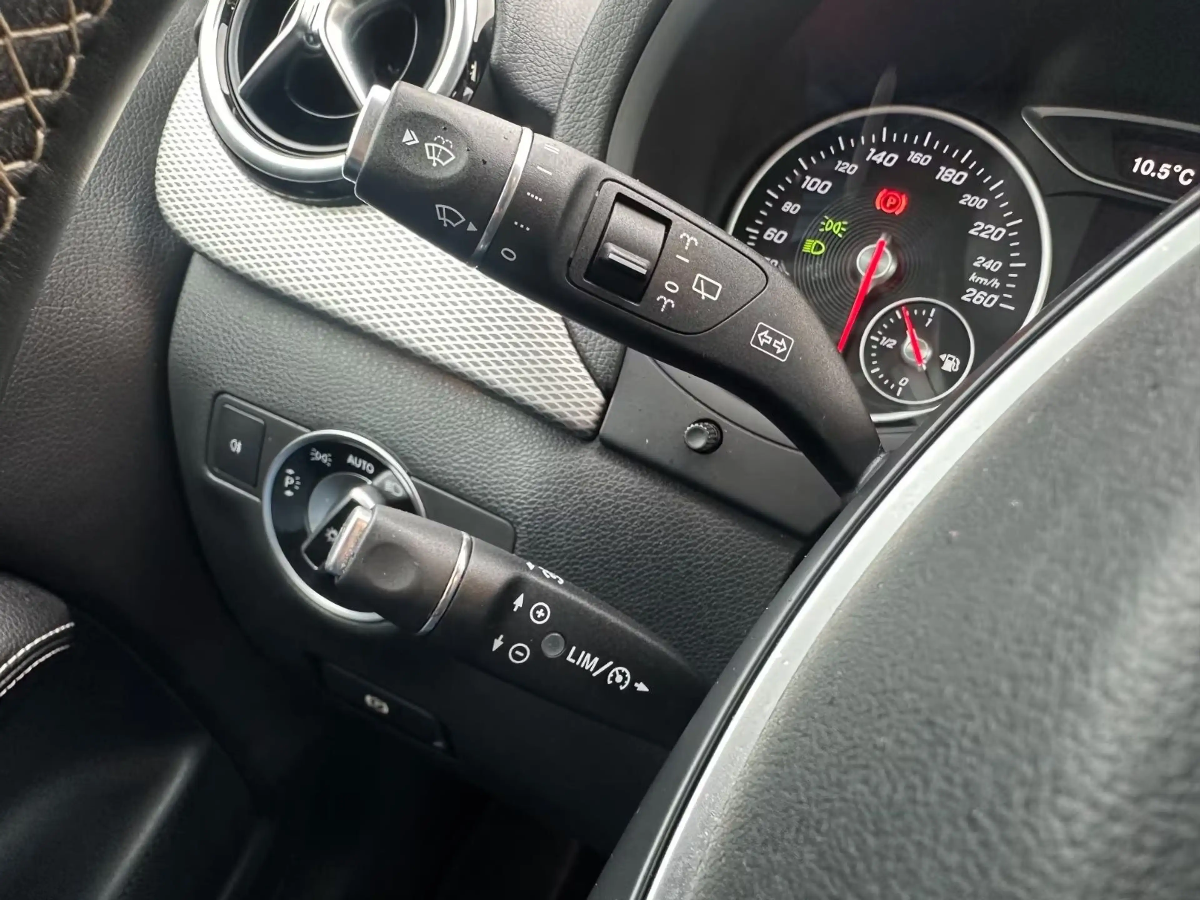 Mercedes-Benz B 180 d Aut. URBAN Nav LED SHZ Temp PDC Bluetooth — photo 23