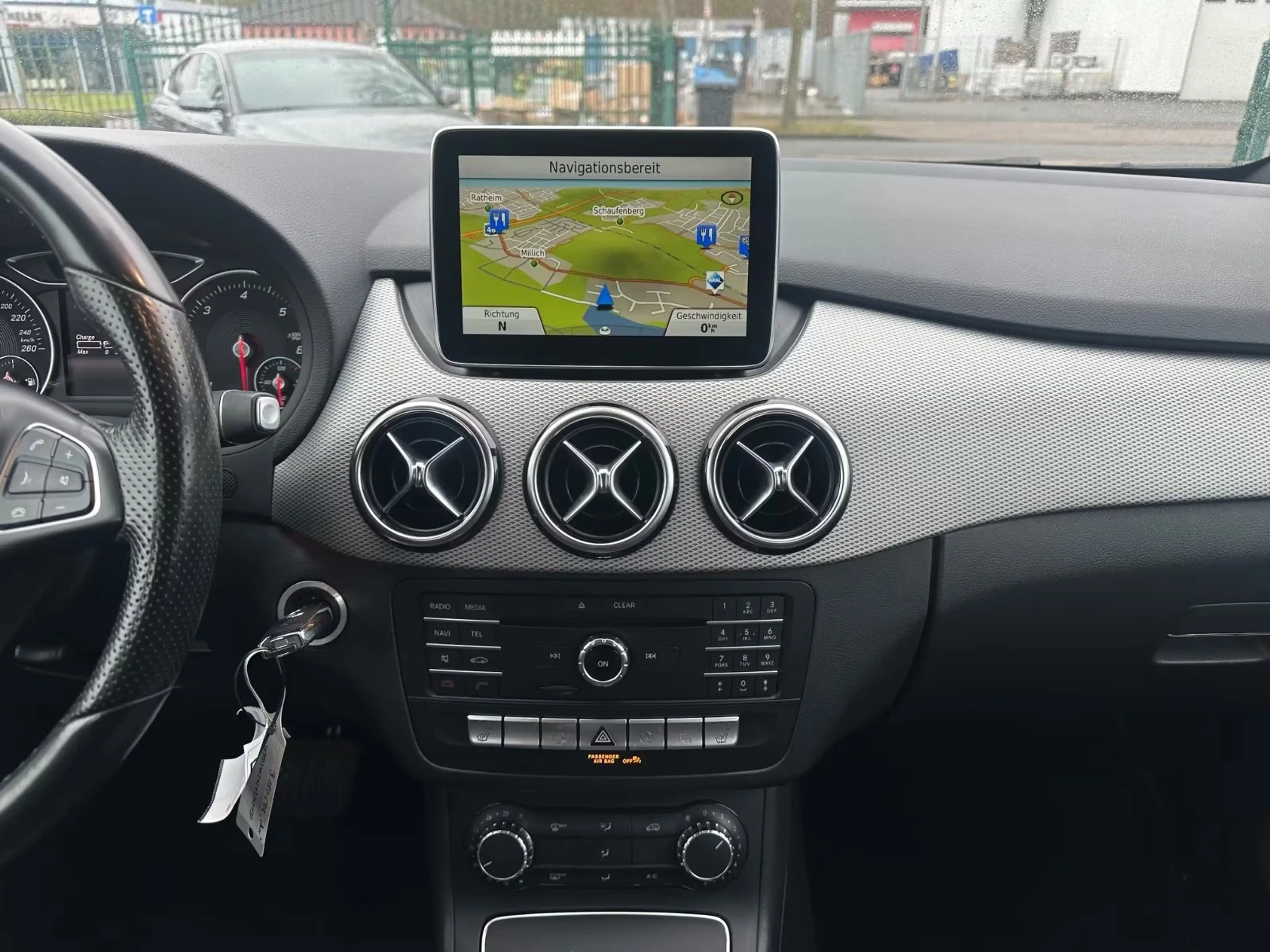 Mercedes-Benz B 180 d Aut. URBAN Nav LED SHZ Temp PDC Bluetooth — photo 18