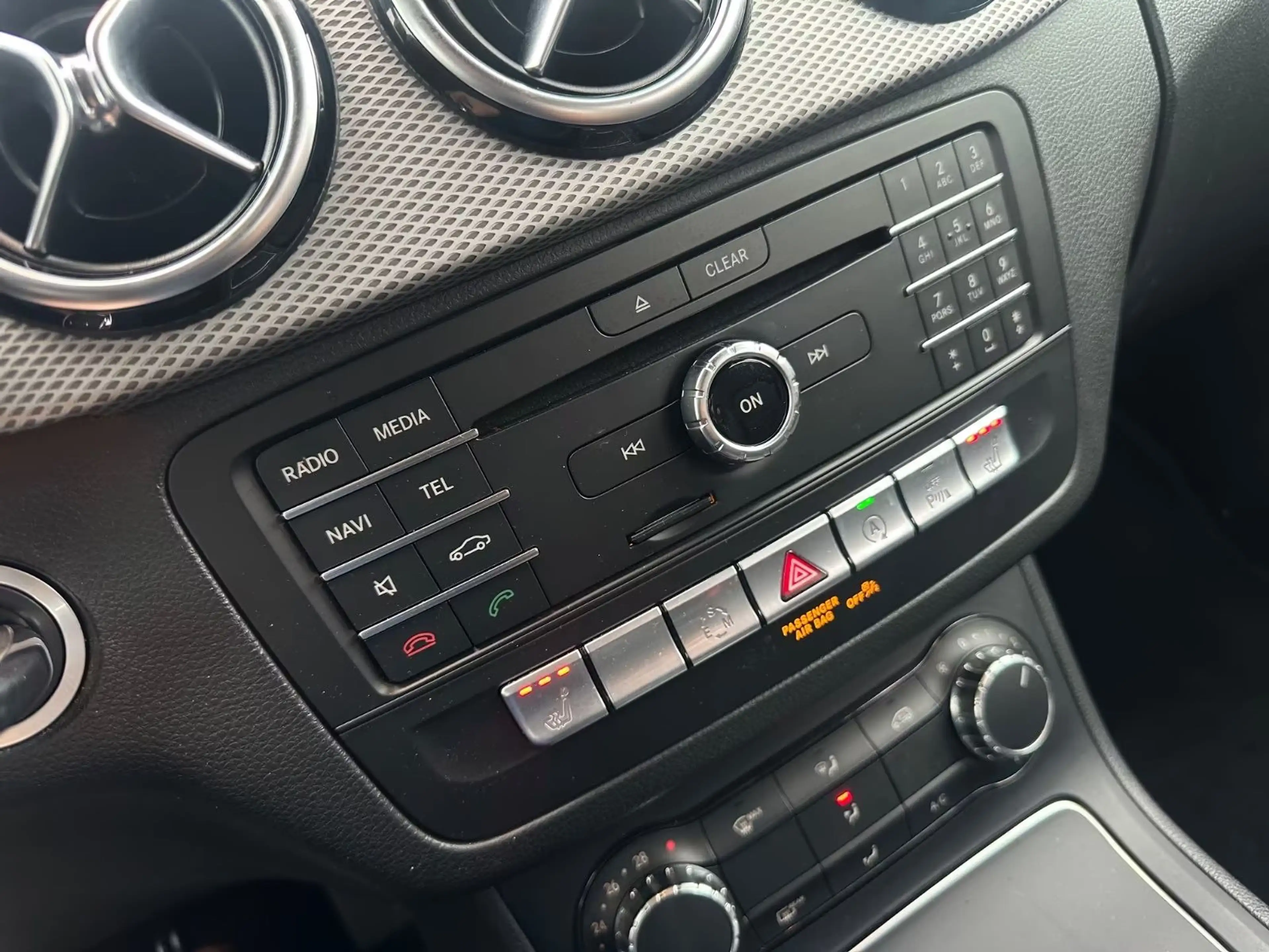 Mercedes-Benz B 180 d Aut. URBAN Nav LED SHZ Temp PDC Bluetooth — photo 20