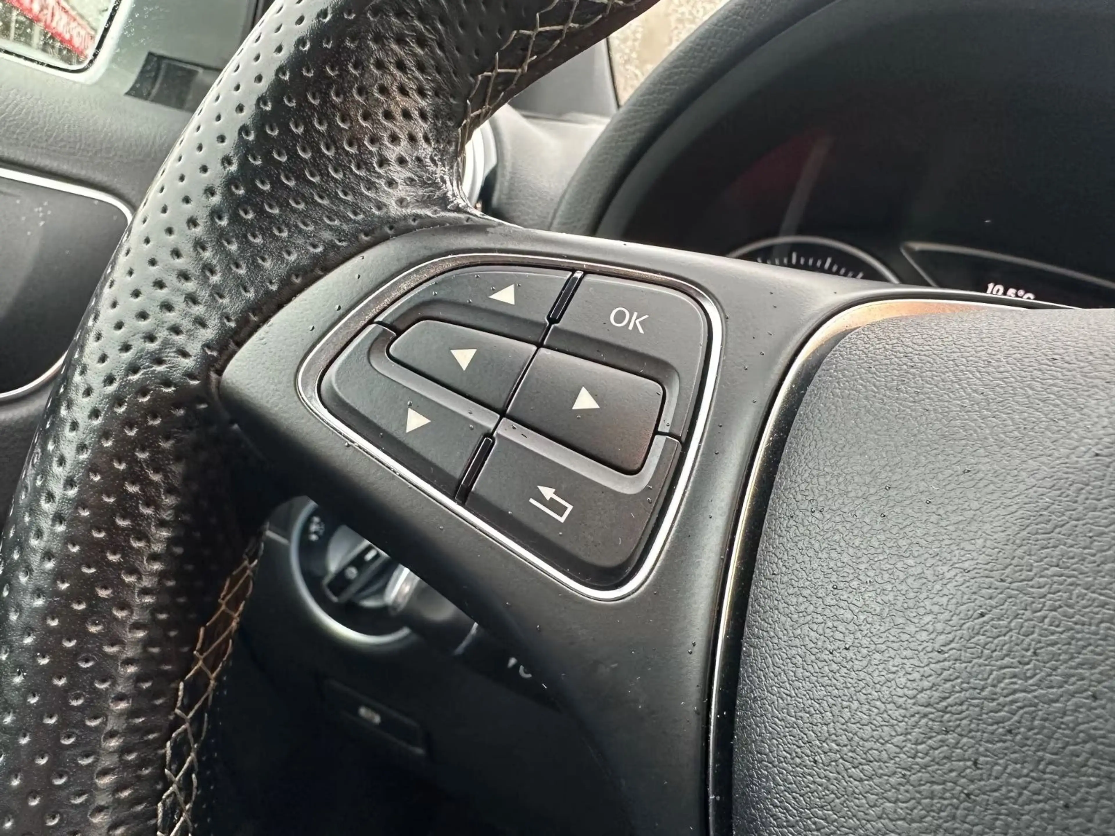 Mercedes-Benz B 180 d Aut. URBAN Nav LED SHZ Temp PDC Bluetooth — photo 21