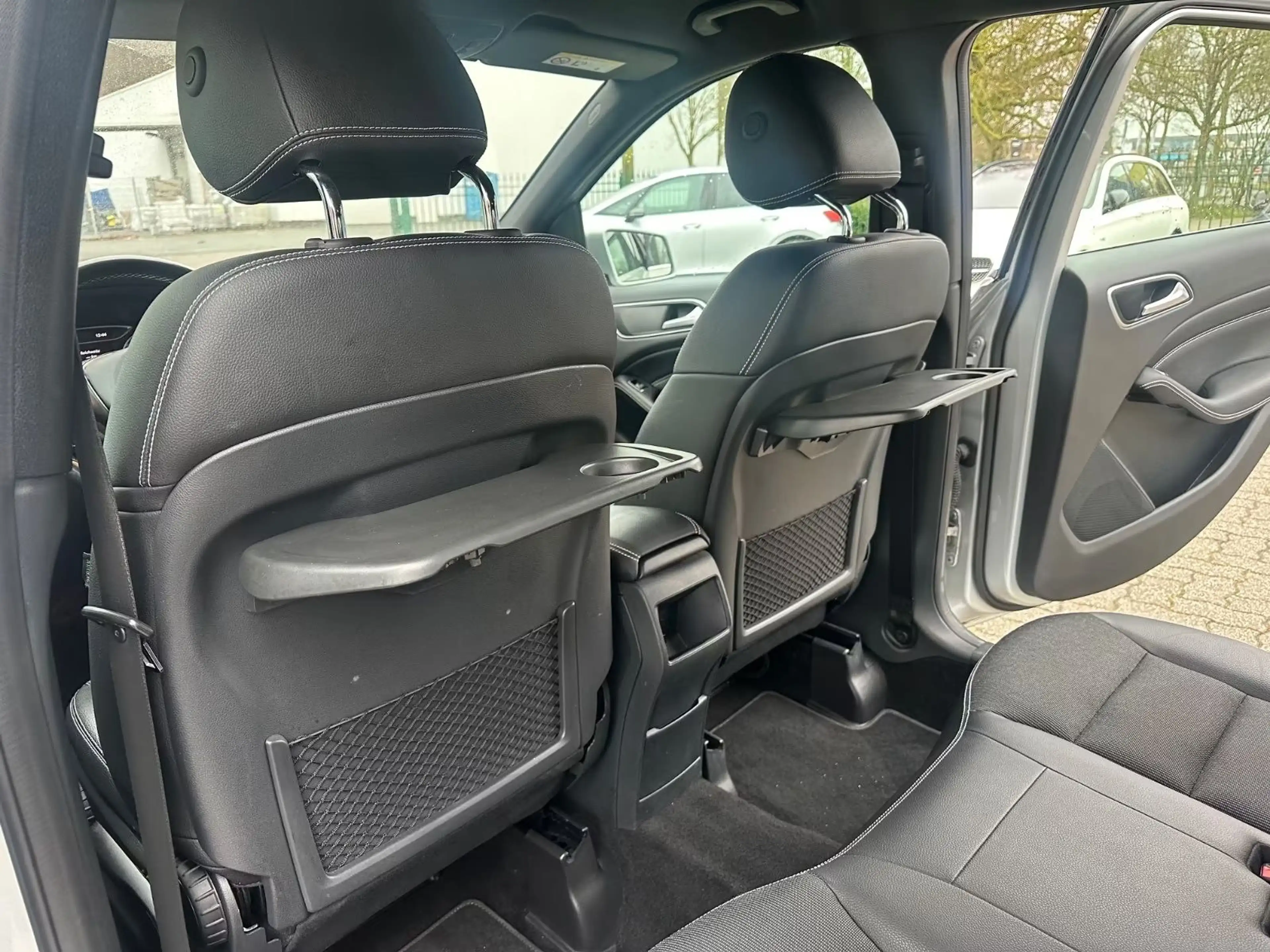 Mercedes-Benz B 180 d Aut. URBAN Nav LED SHZ Temp PDC Bluetooth — photo 14