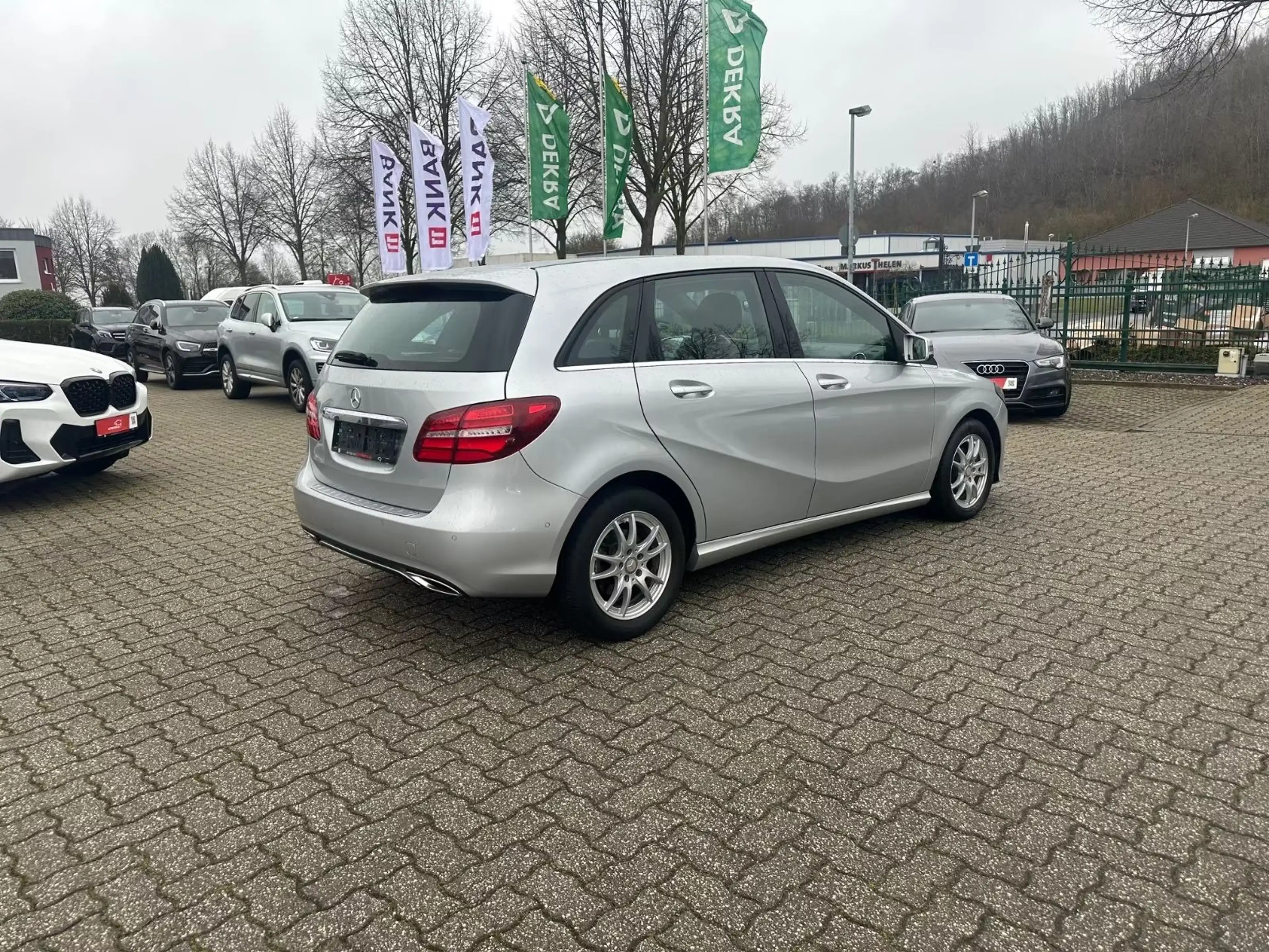 Mercedes-Benz B 180 d Aut. URBAN Nav LED SHZ Temp PDC Bluetooth — photo 2