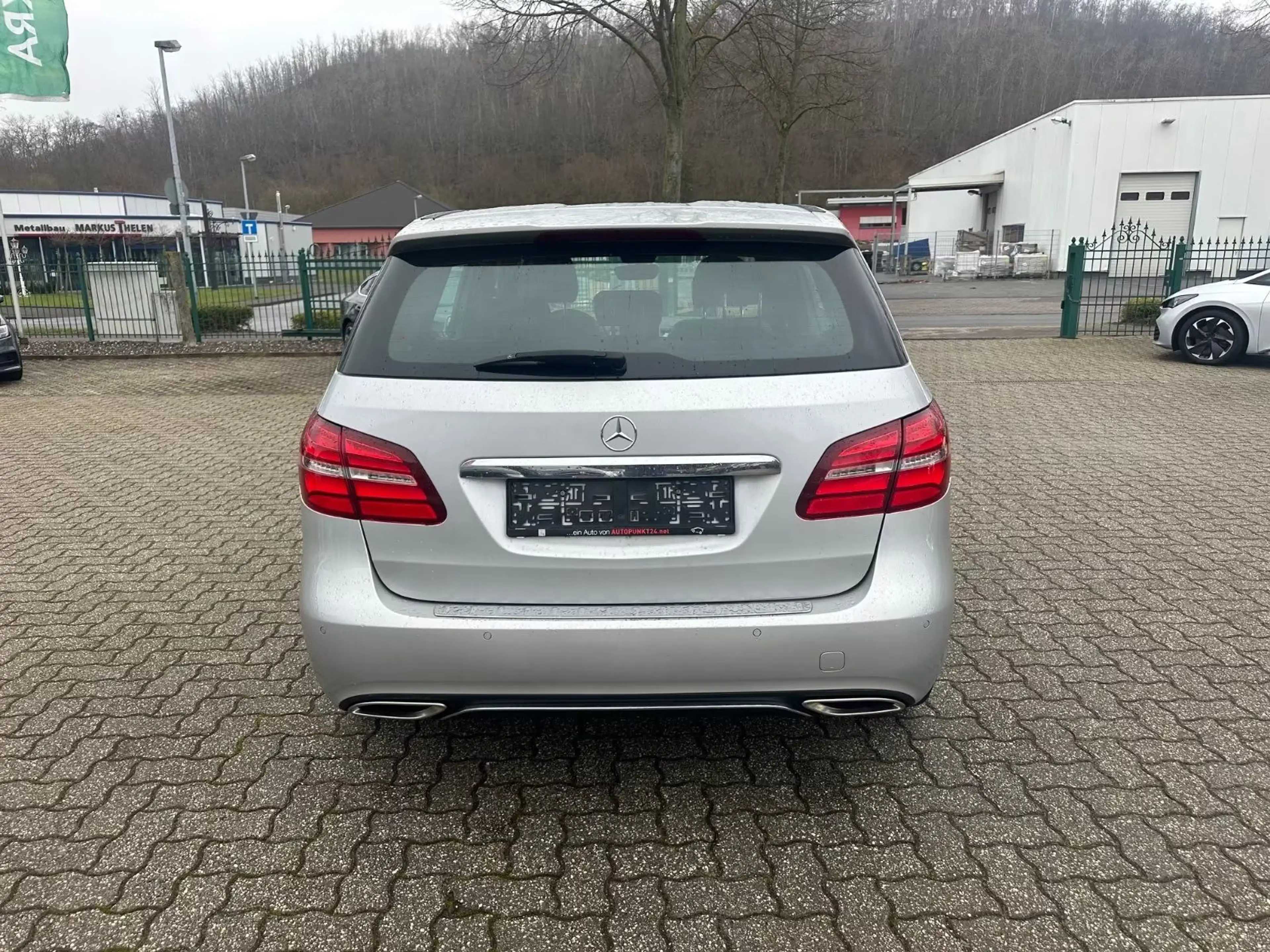 Mercedes-Benz B 180 d Aut. URBAN Nav LED SHZ Temp PDC Bluetooth — photo 7