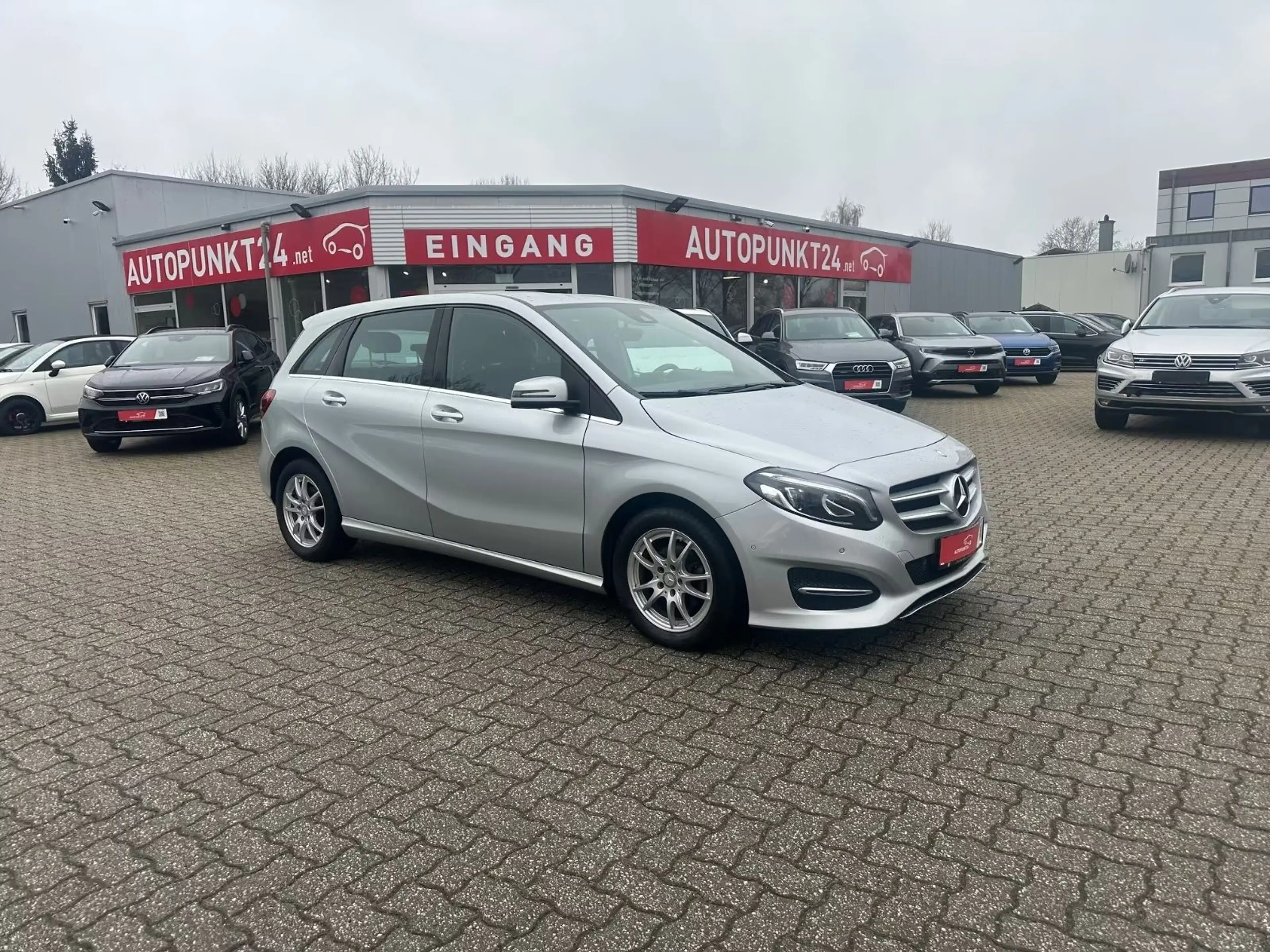 Mercedes-Benz B 180 d Aut. URBAN Nav LED SHZ Temp PDC Bluetooth — photo 4