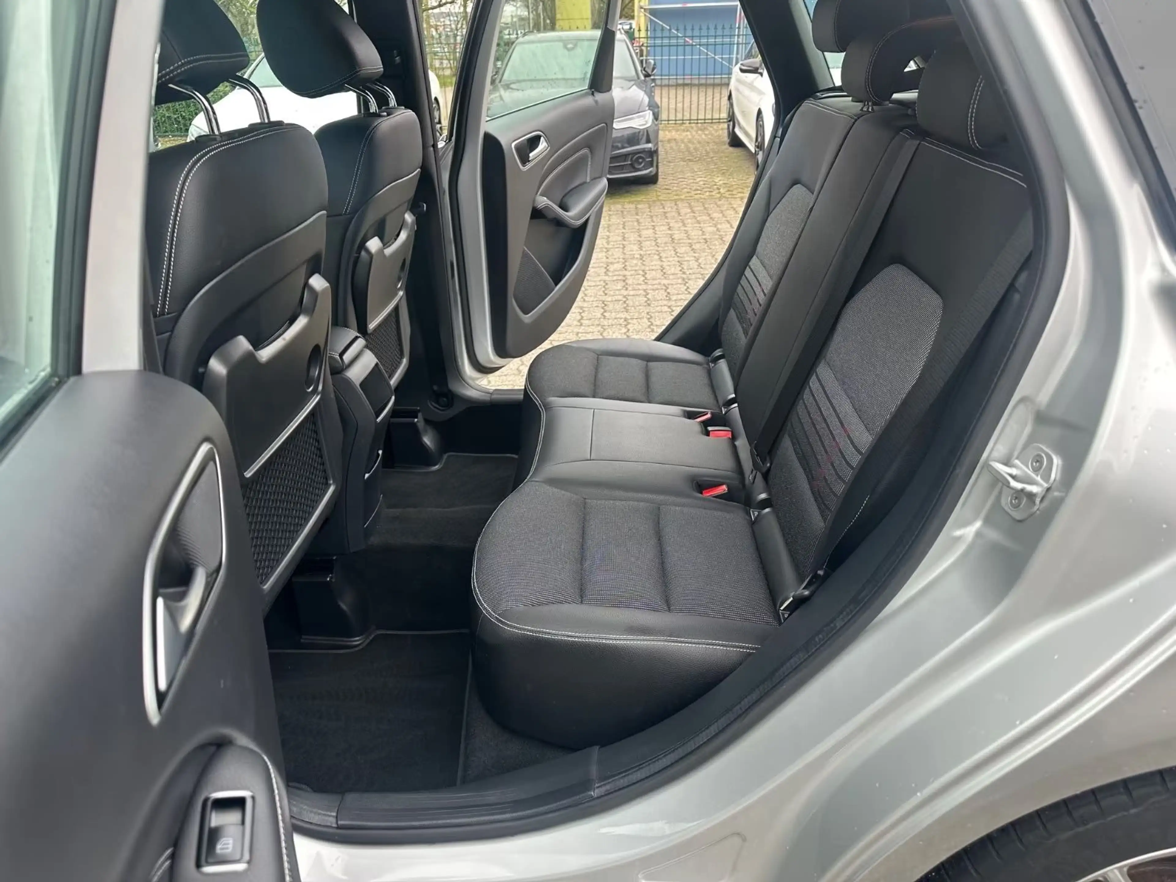 Mercedes-Benz B 180 d Aut. URBAN Nav LED SHZ Temp PDC Bluetooth — photo 13
