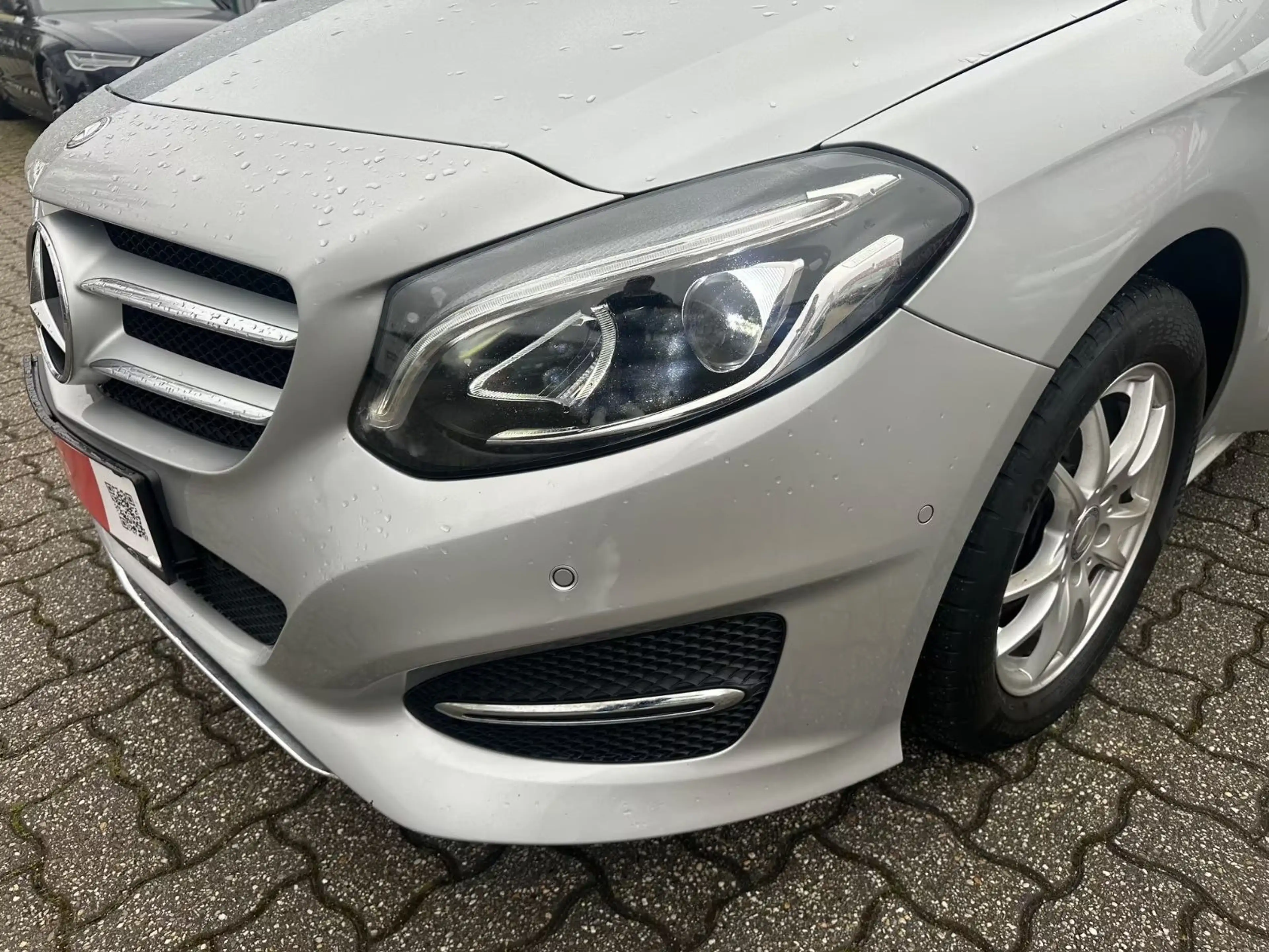 Mercedes-Benz B 180 d Aut. URBAN Nav LED SHZ Temp PDC Bluetooth — photo 9