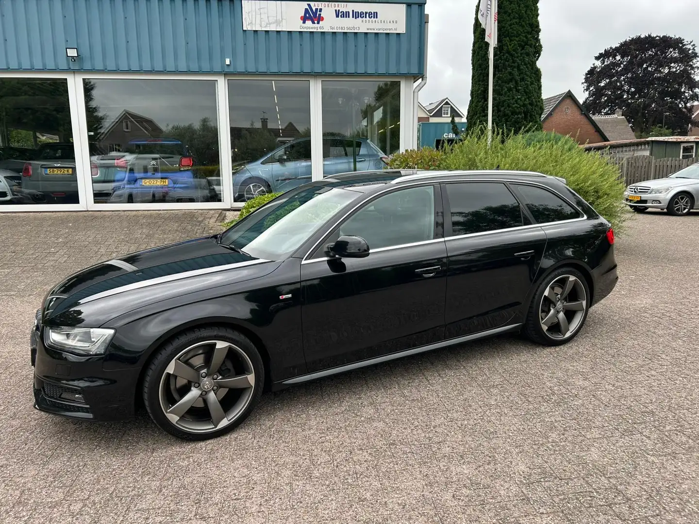 Audi A4 Avant 2.0 TDI ultra Sport Edition Zwart - 1
