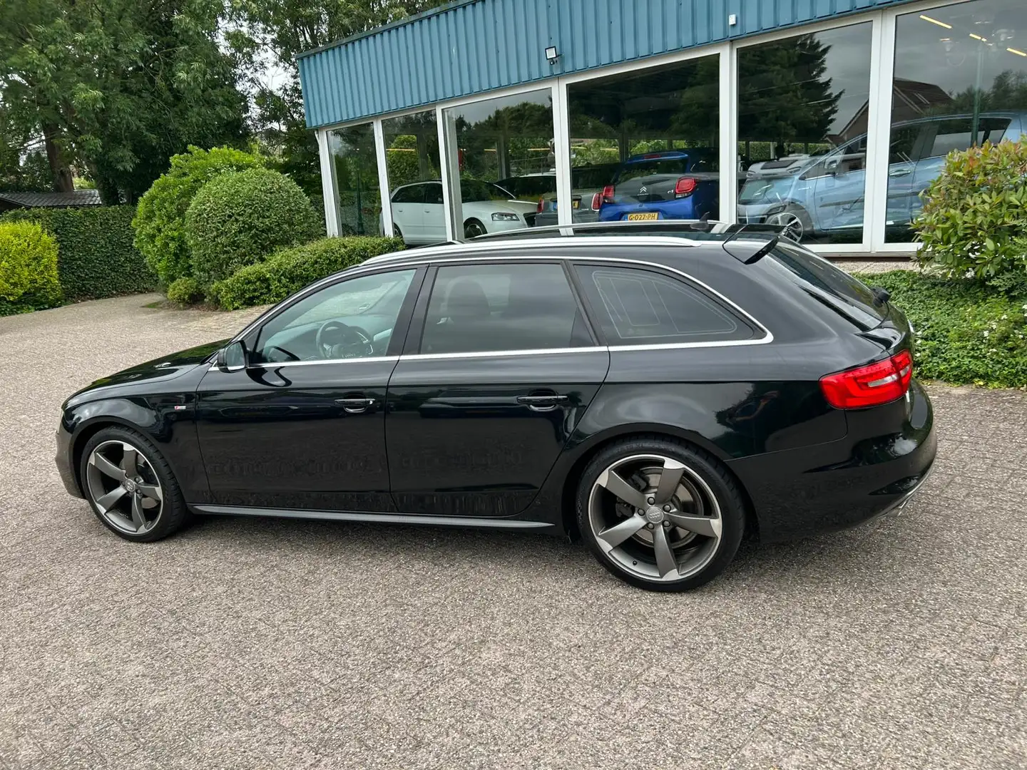 Audi A4 Avant 2.0 TDI ultra Sport Edition Zwart - 2