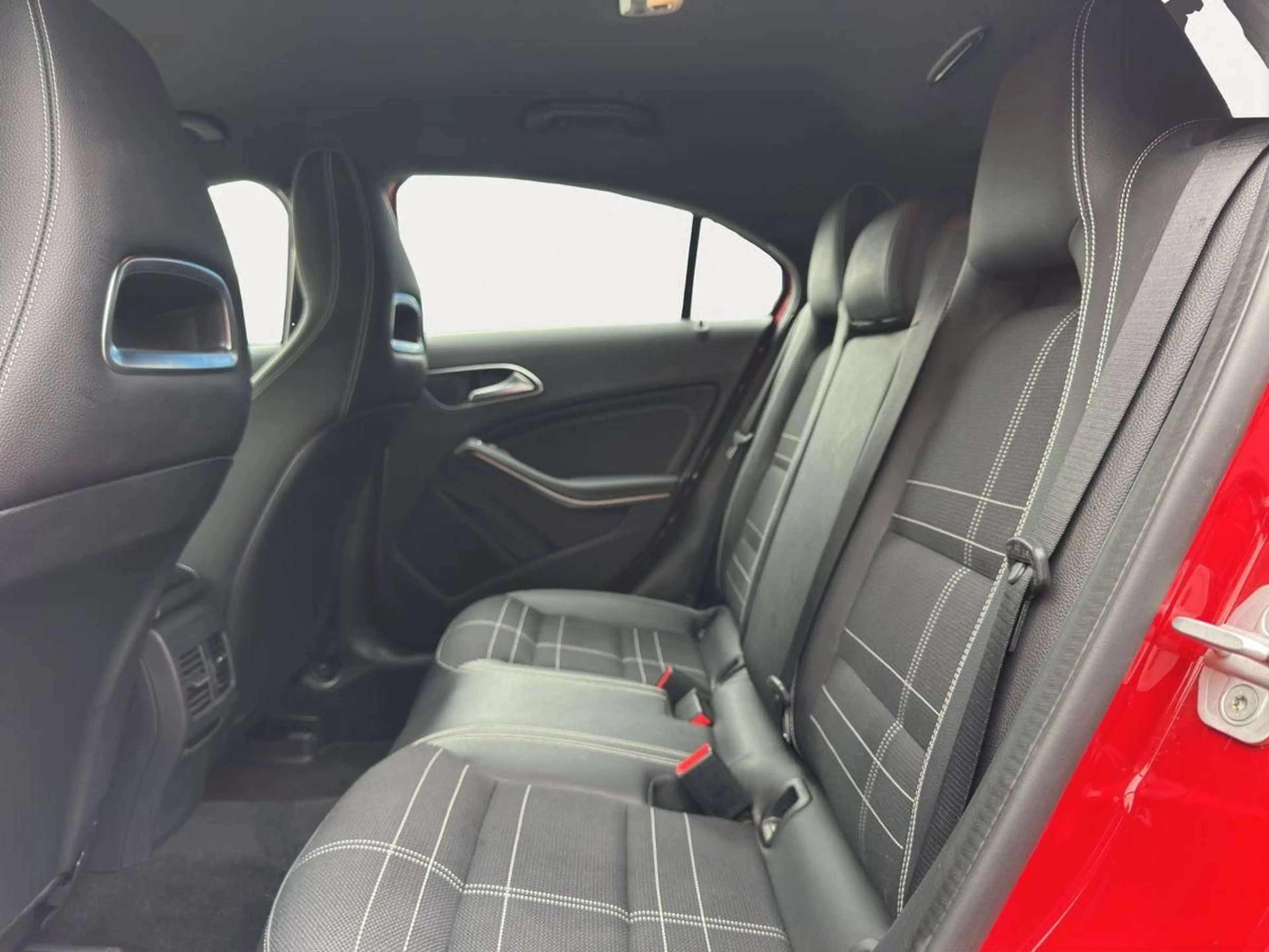 Mercedes-Benz A 180 Navi/SHZ/PDC/Bluetooth — photo 13