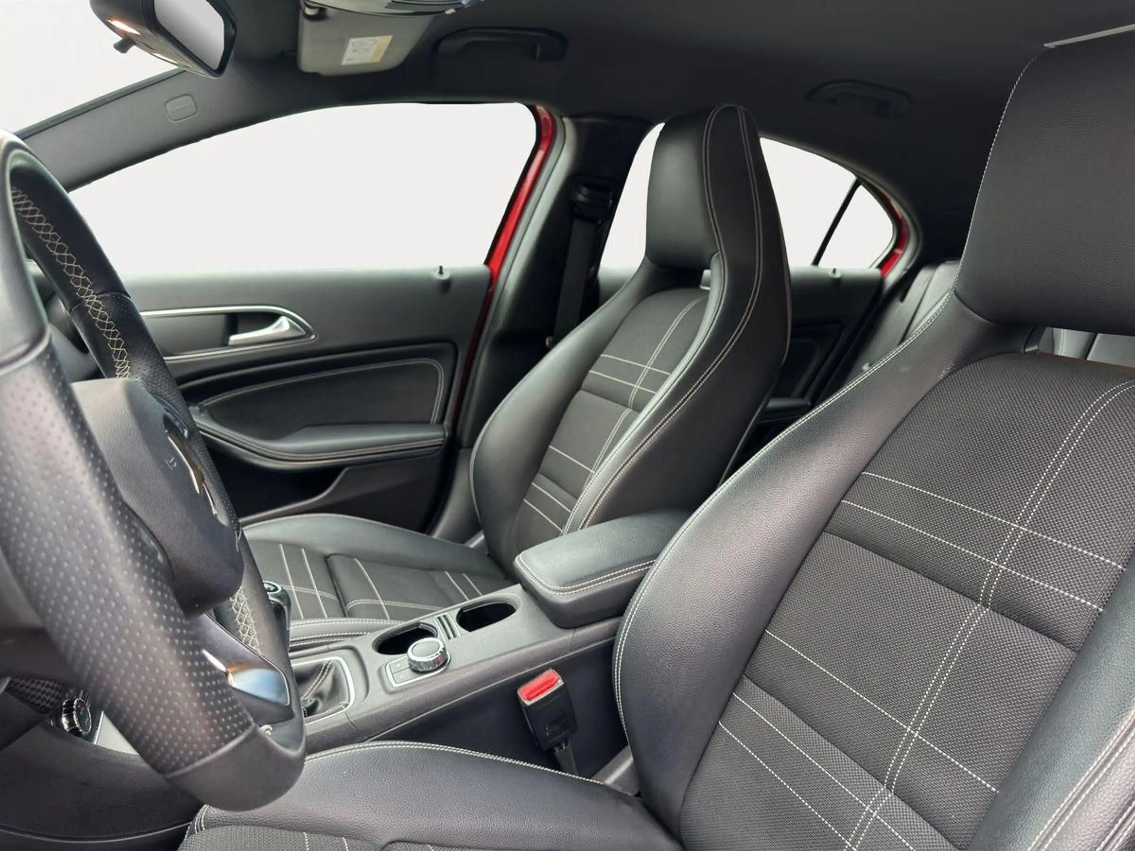 Mercedes-Benz A 180 Navi/SHZ/PDC/Bluetooth — photo 14