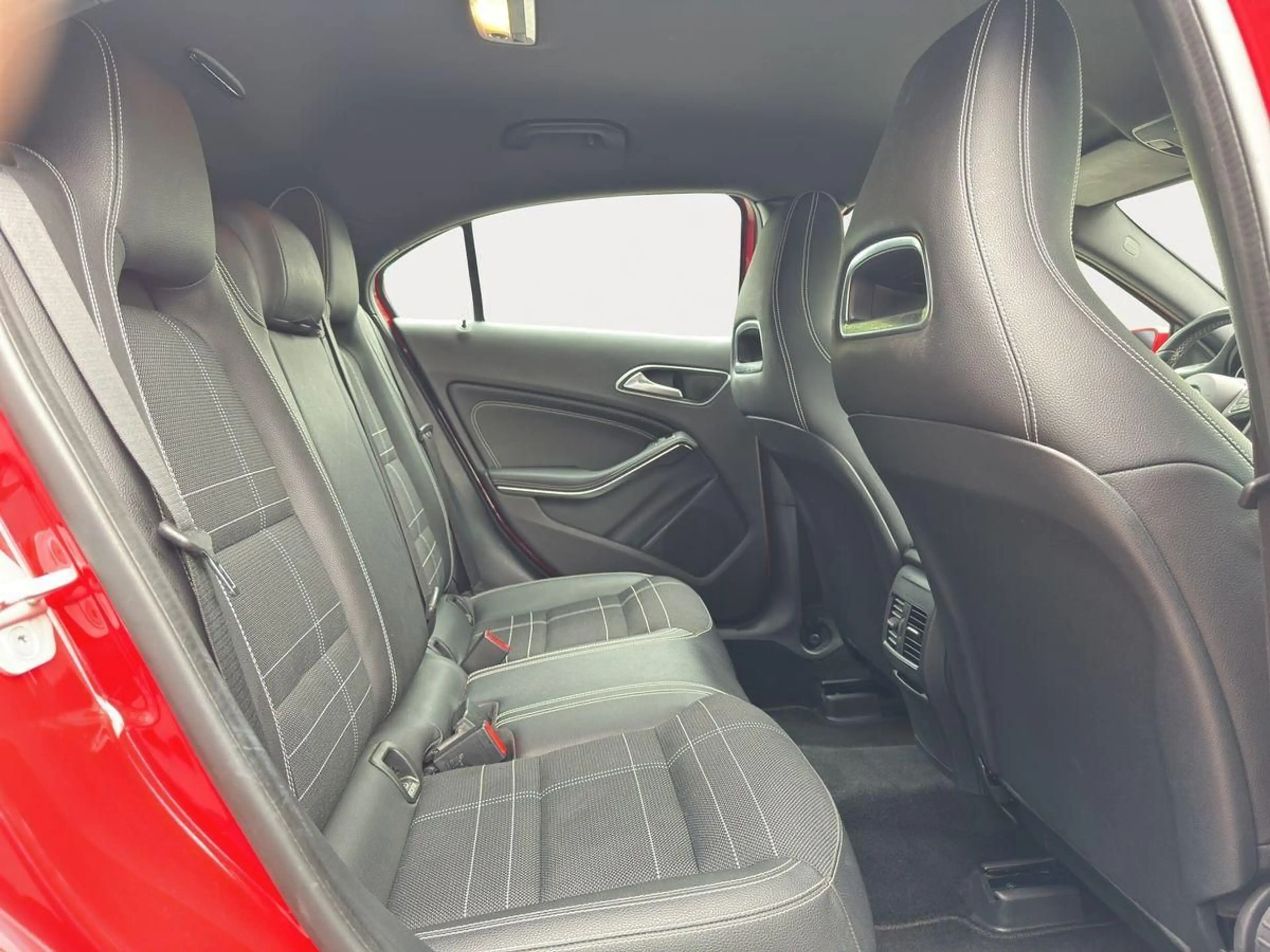 Mercedes-Benz A 180 Navi/SHZ/PDC/Bluetooth — photo 11