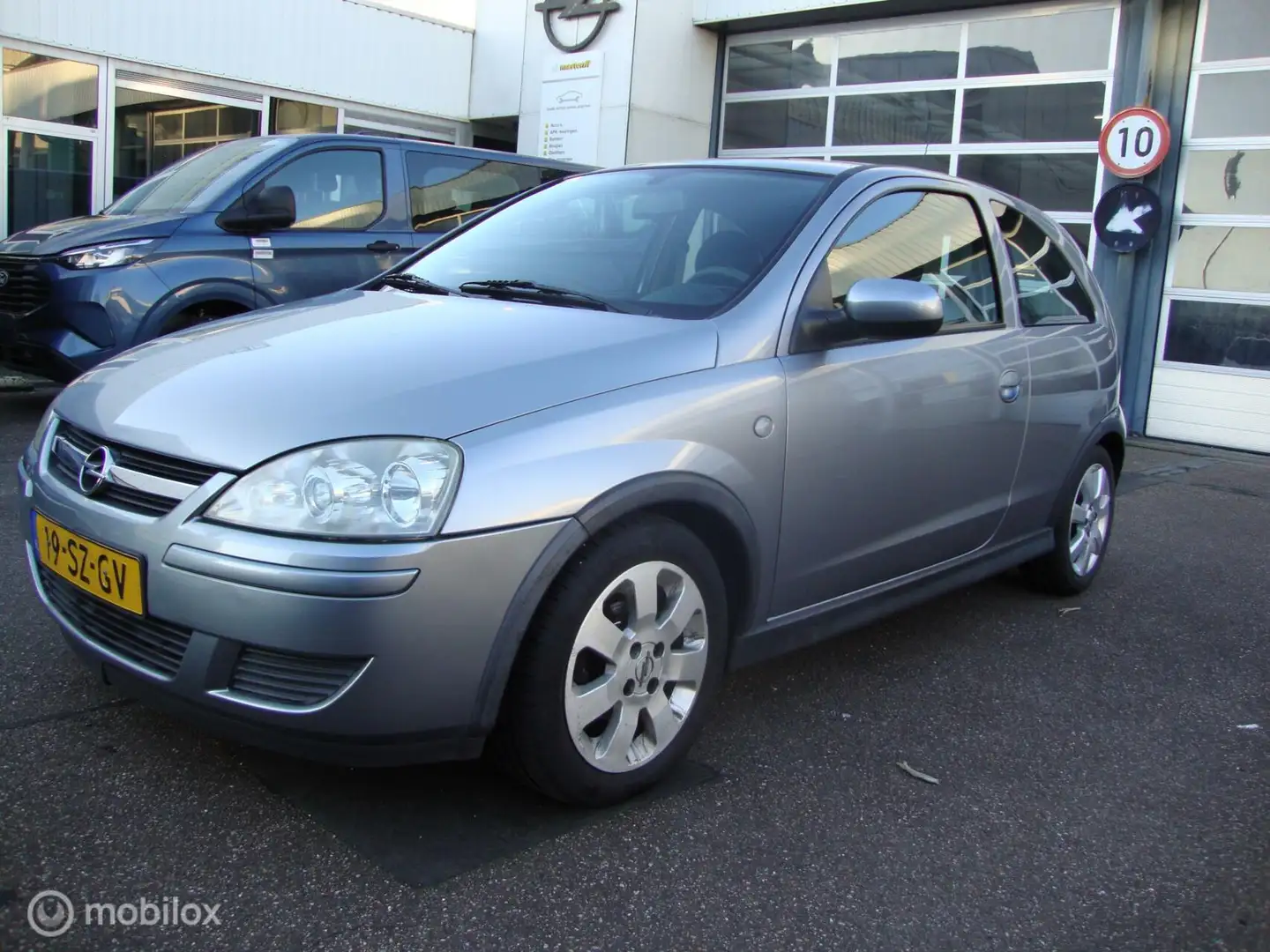Opel Corsa 1.2-16V Silverline NL auto met Airco en origineel Grijs - 1