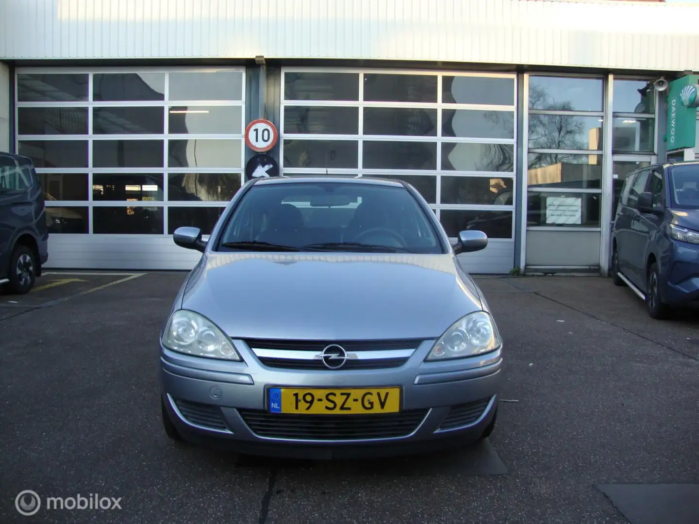 Opel Corsa 1.2-16V Silverline NL auto met Airco en origineel Grijs - 2