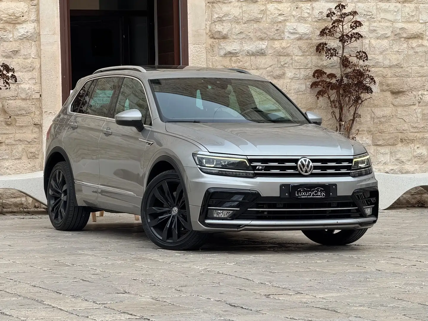 Volkswagen Tiguan 2.0 BiTDI 240 CV DSG 4MOTION R-Line TETTO Grigio - 1